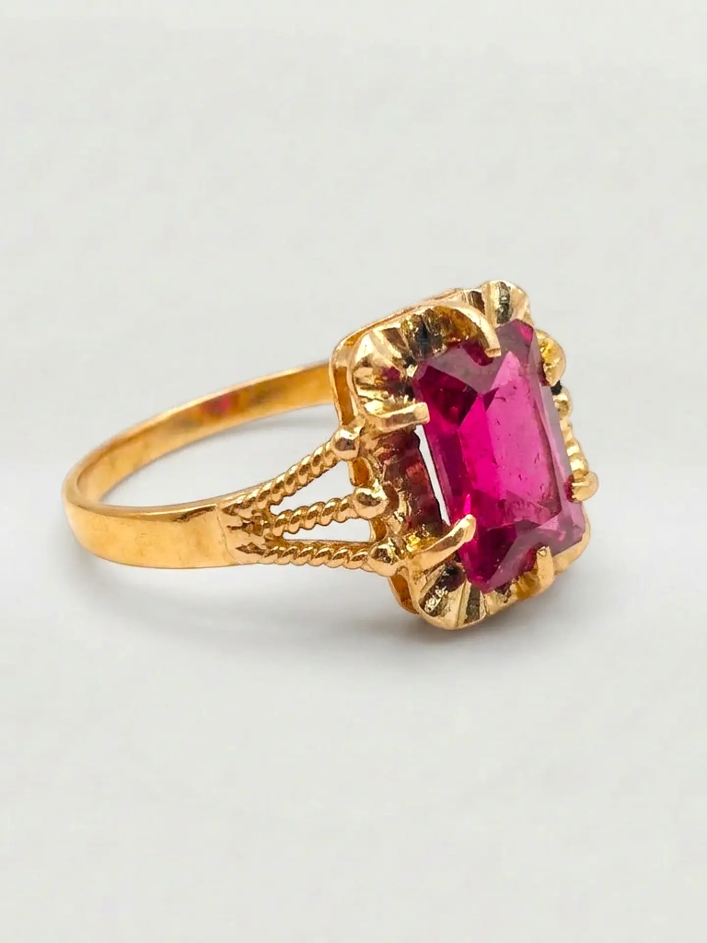 Anillo Chatón Rubí Real Cuadrado Oro 18k 5