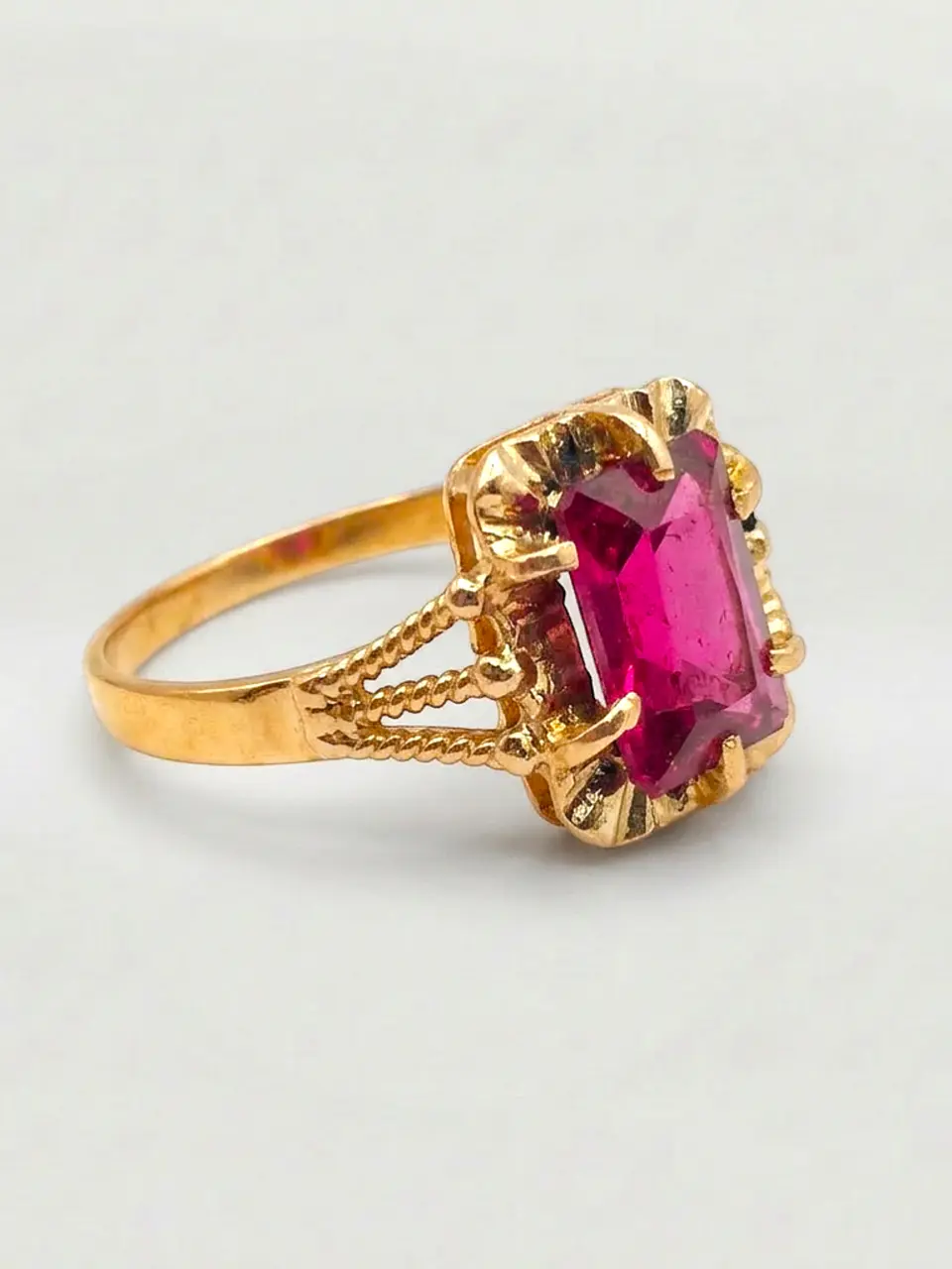 Anillo Chatón Rubí Real Cuadrado Oro 18k 5