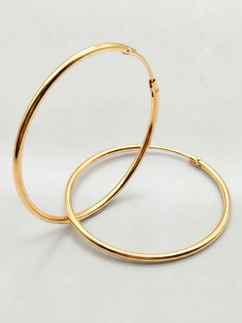 Argollas Tubulares Majestuosas Oro 18k 2