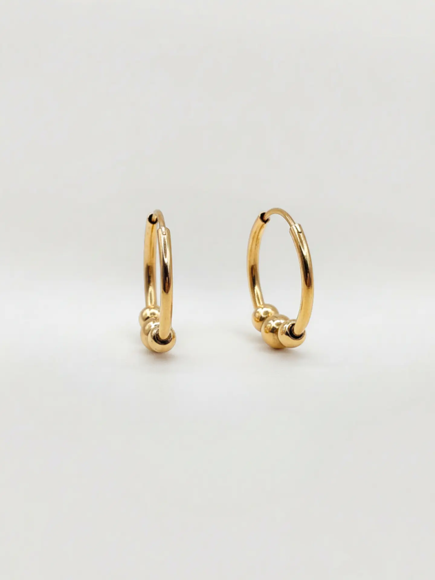 Aros Argolla Tubo con Esferas Oro 18k 3