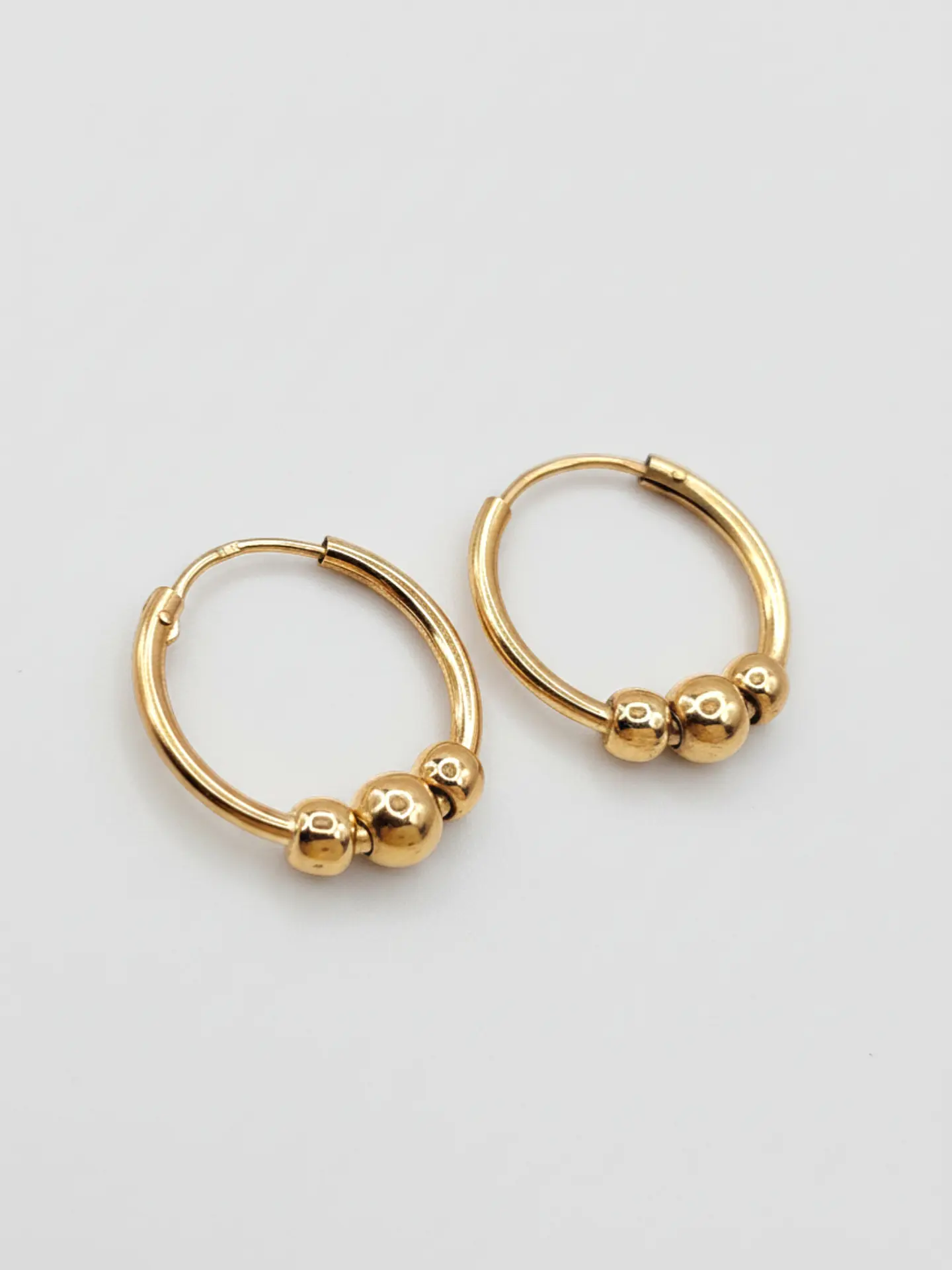 Aros Argolla Tubo con Esferas Oro 18k 5