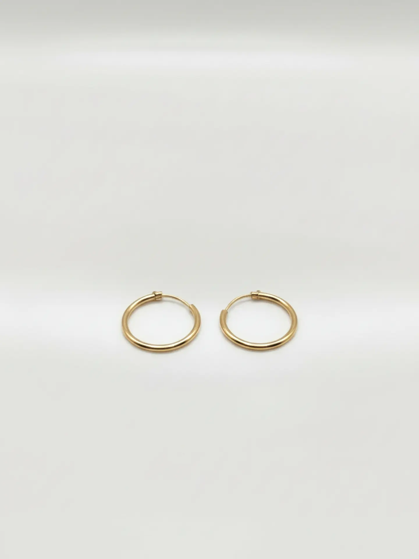 Aros Tubulares Minimalistas Oro 18k 1