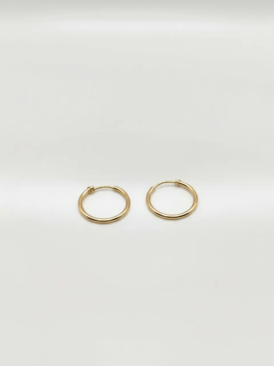Aros Tubulares Minimalistas Oro 18k 3