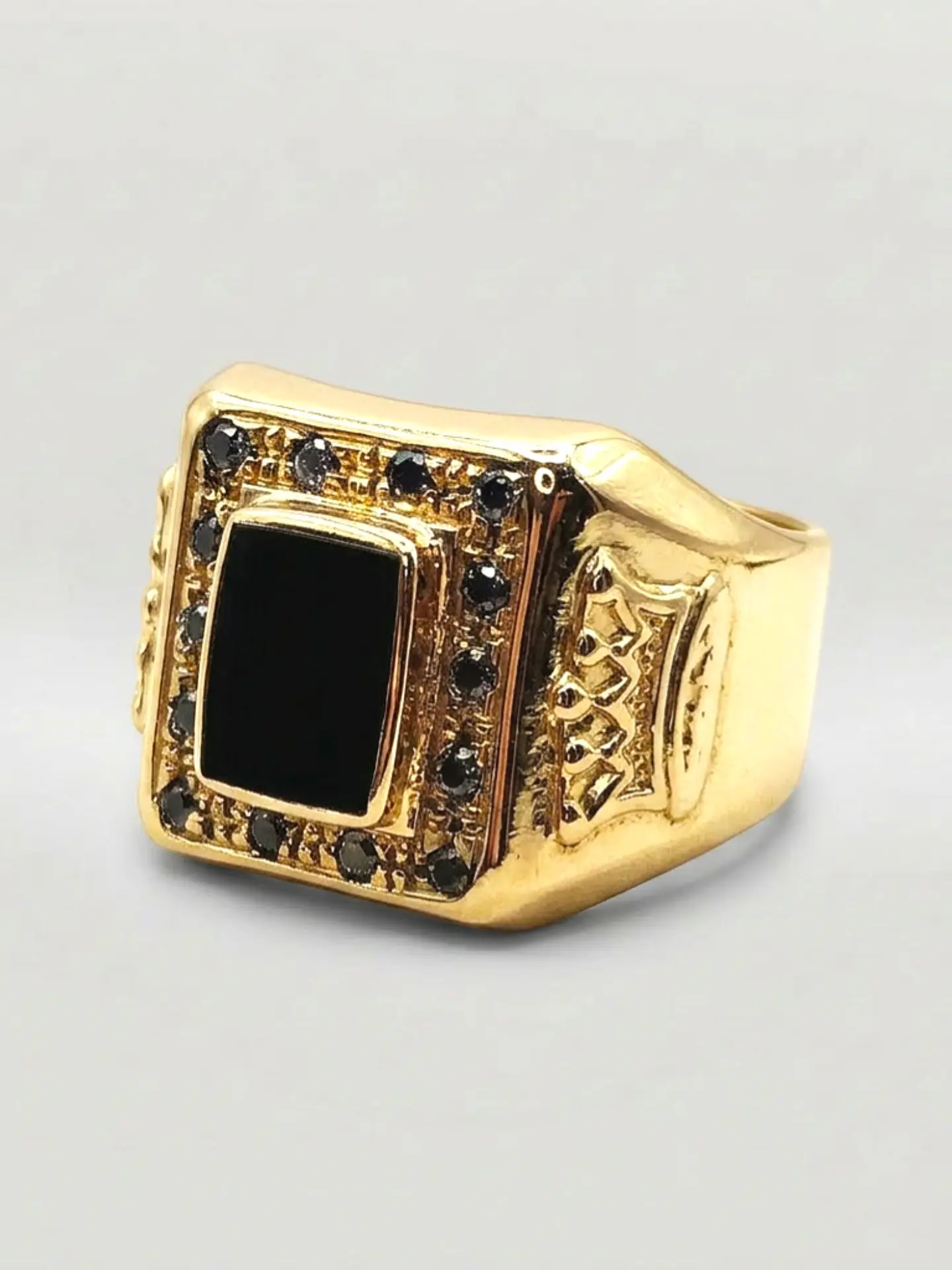 Anillo King Ónix de Prestigio Oro 18k 2