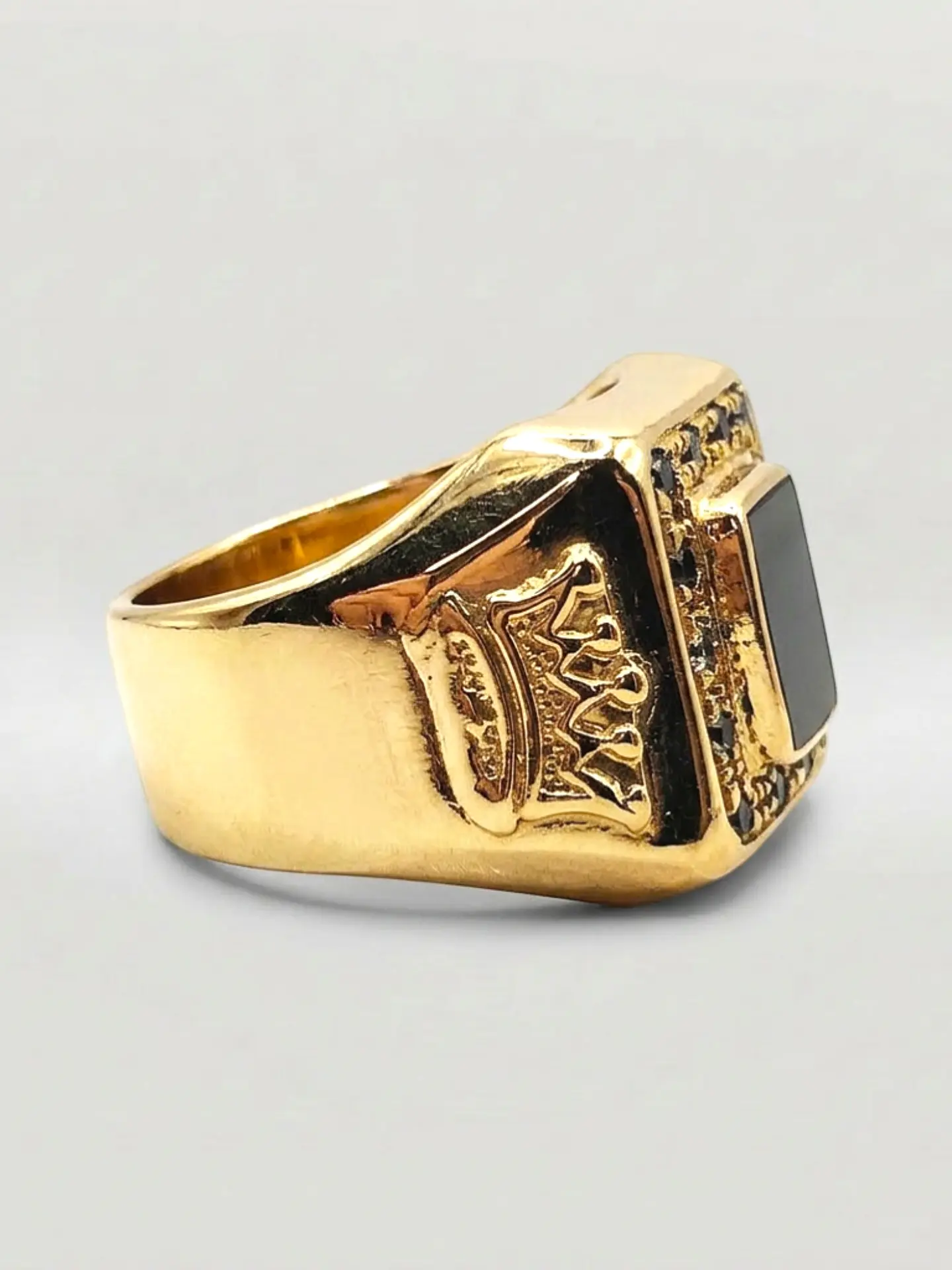 Anillo King Ónix de Prestigio Oro 18k 5