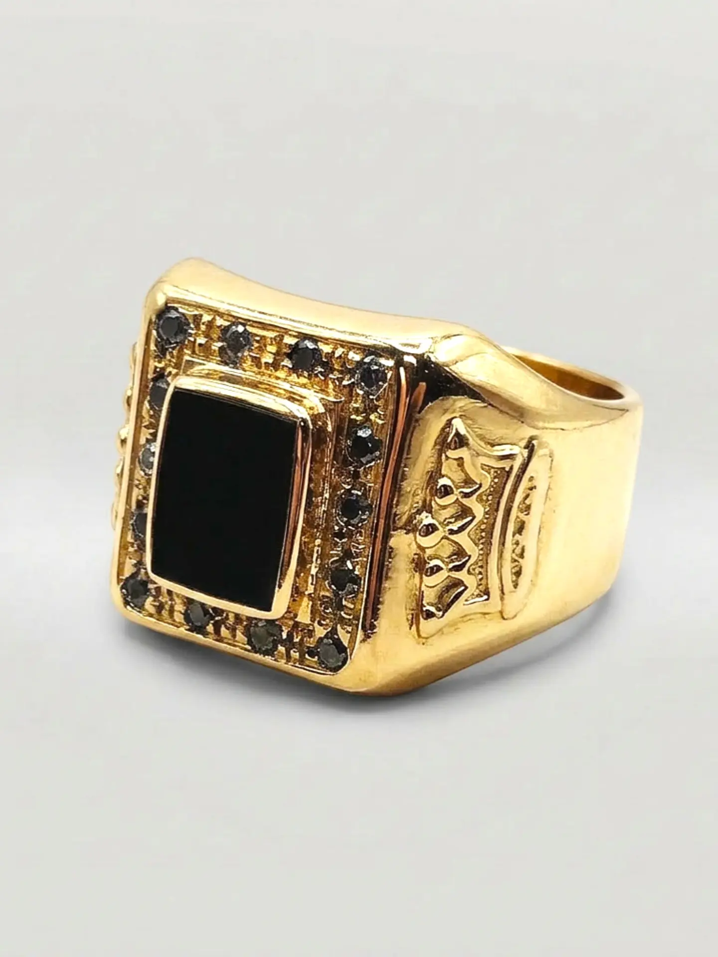 Anillo King Ónix de Prestigio Oro 18k 7