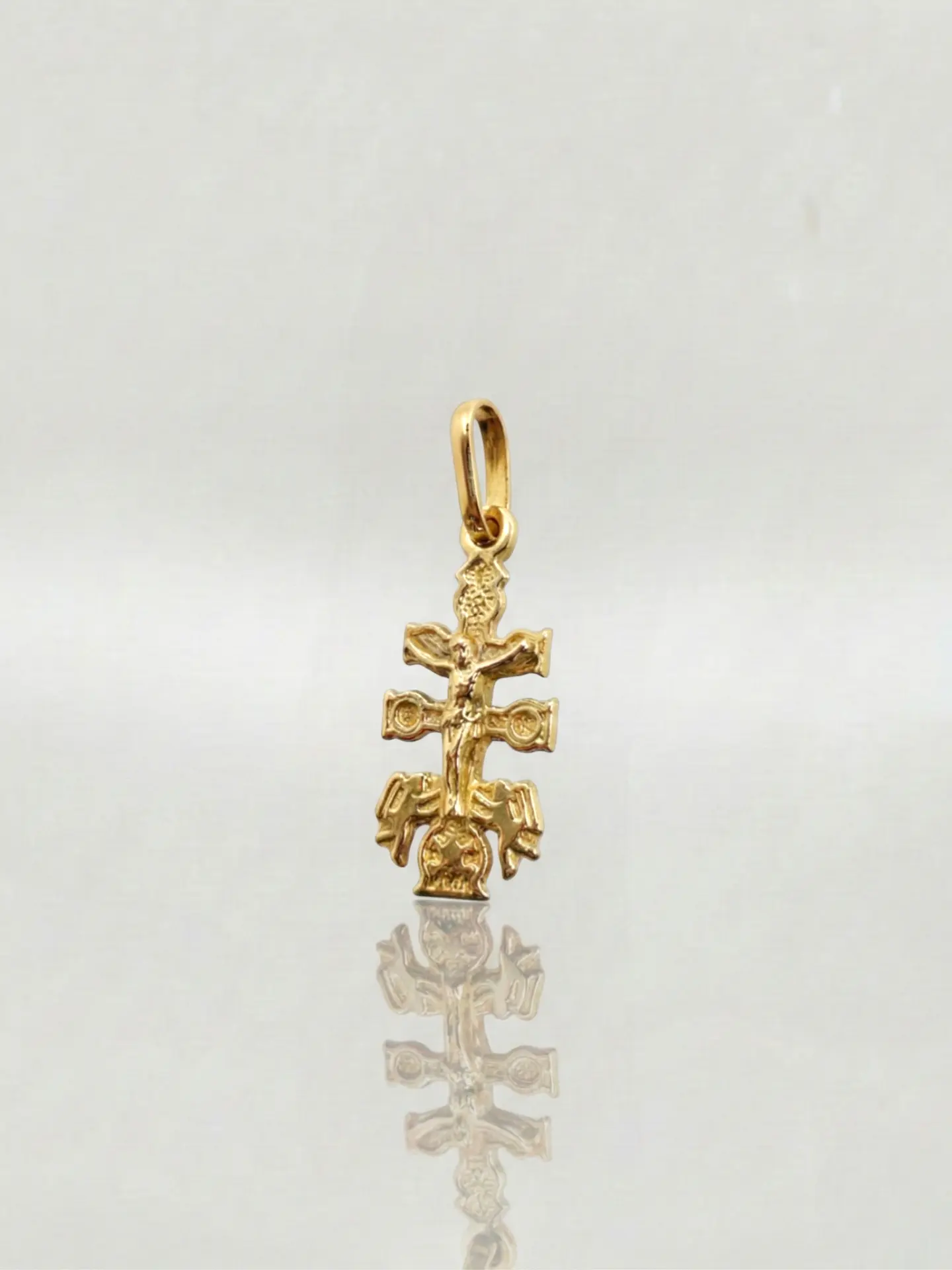 Colgante Cruz de Caravaca Sagrada Oro 18k 3