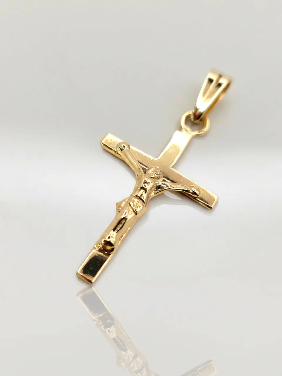Colgante Cruz Sagrada con Cristo Oro 18k 1