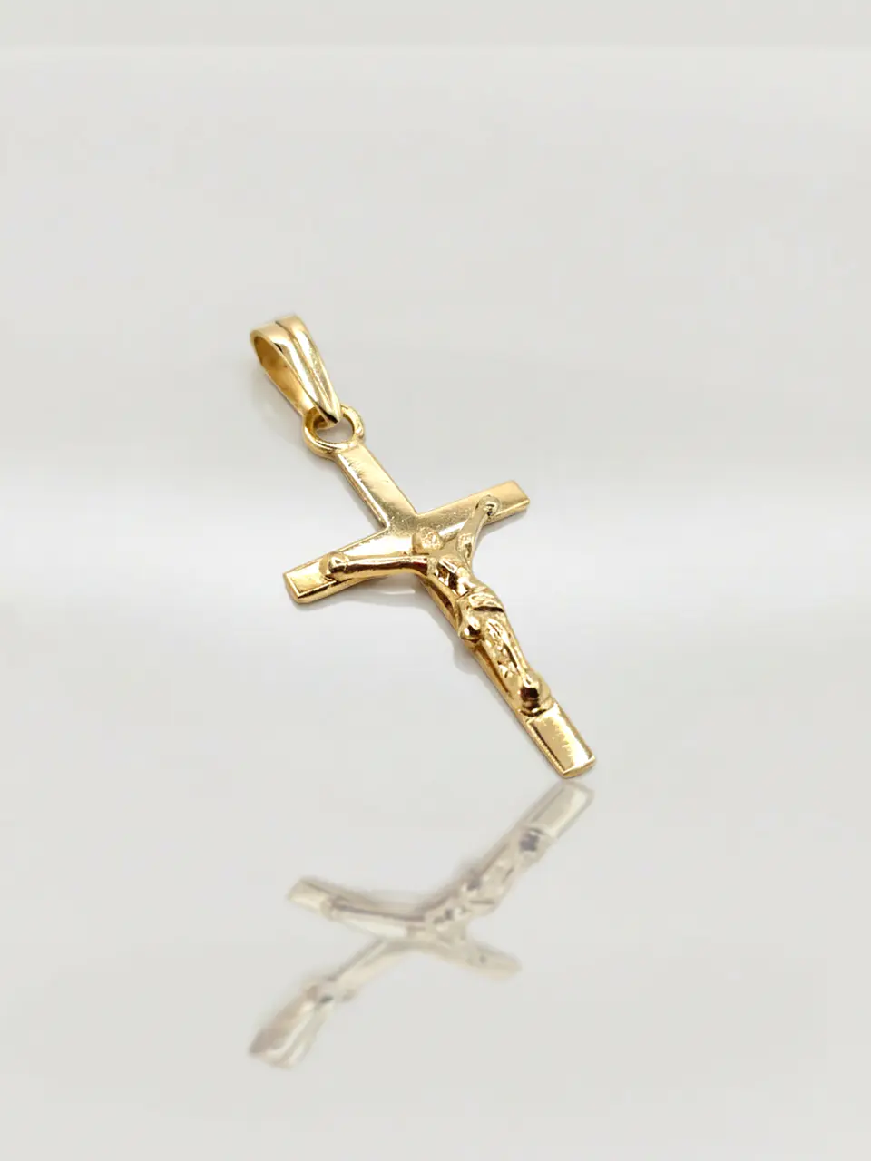 Colgante Cruz Sagrada con Cristo Oro 18k 3