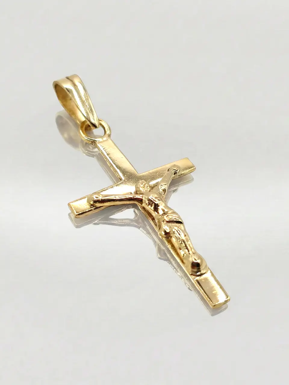 Colgante Cruz Sagrada con Cristo Oro 18k 4