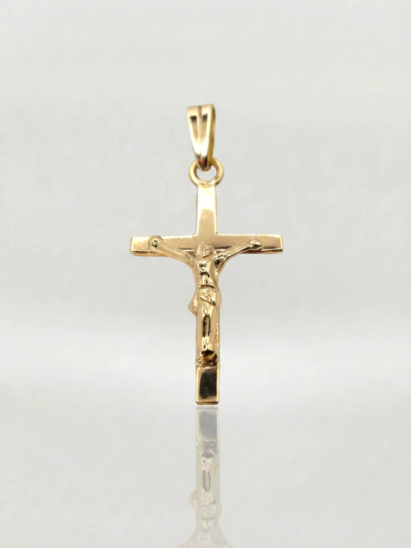 Colgante Cruz Sagrada con Cristo Oro 18k 5