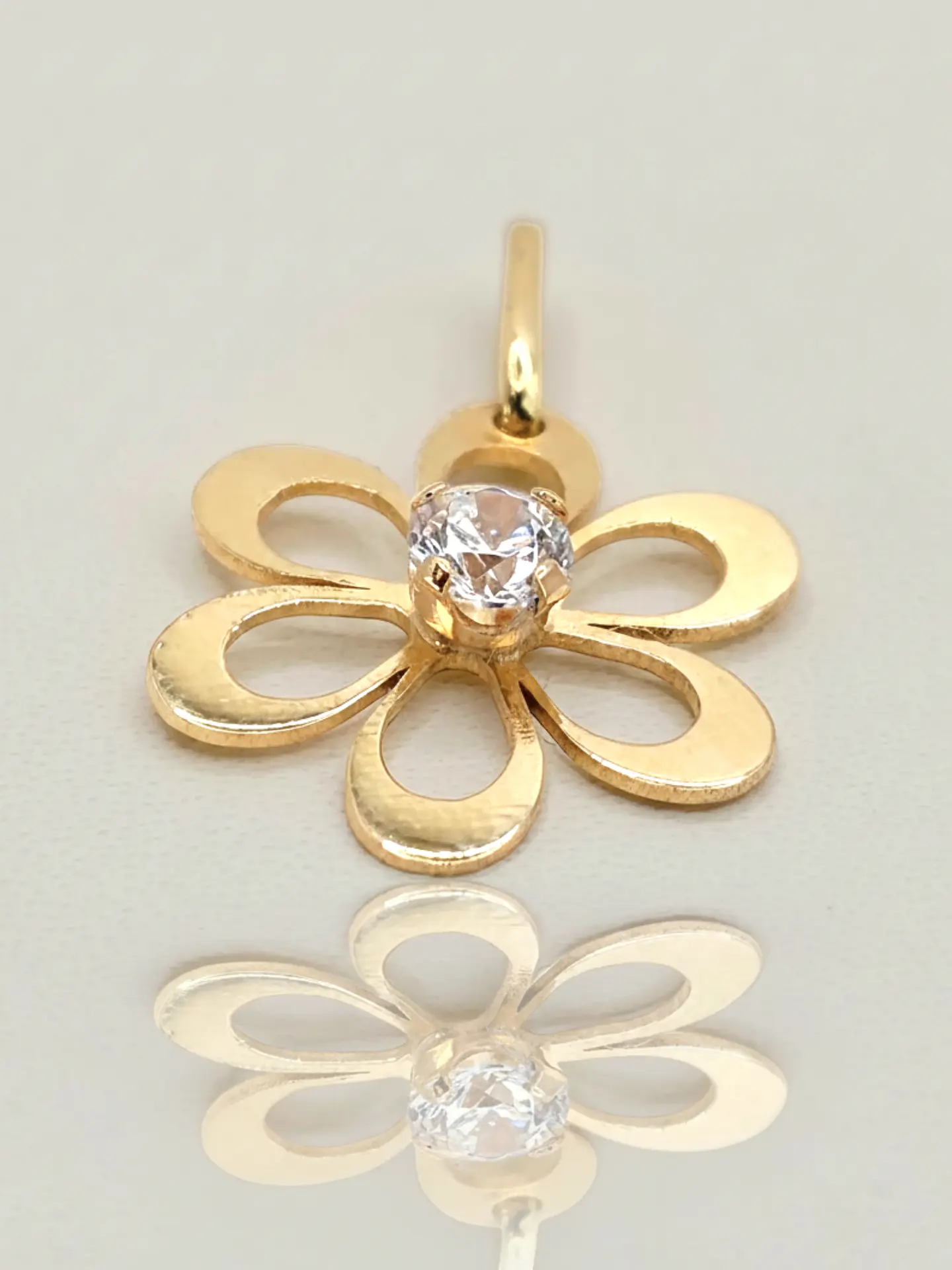 Colgante Margarita de Mayo Circón Oro 18k 2