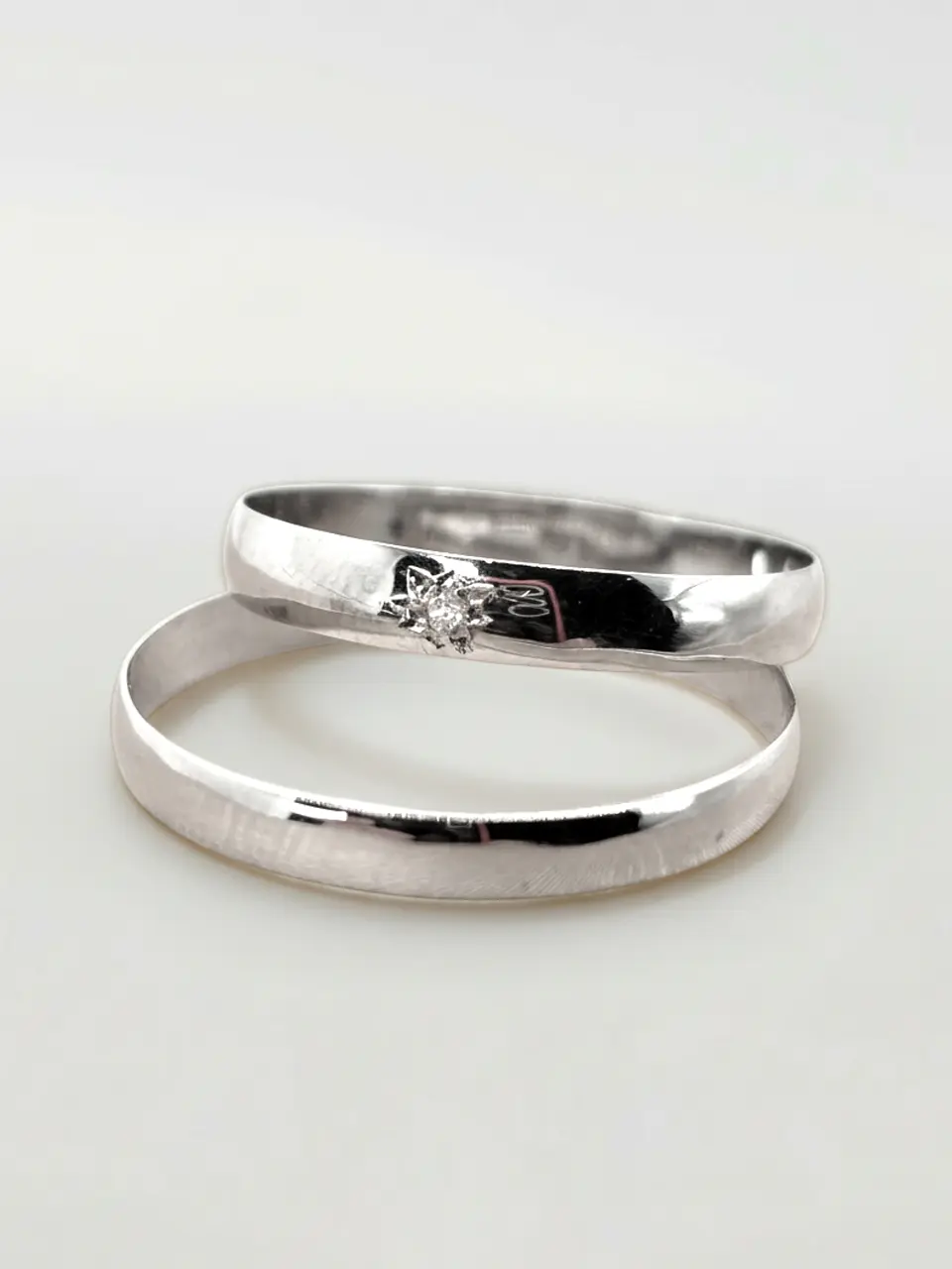 Argollas Nupciales Media Caña Oro Blanco y Circón 3 mm Oro 18k 1