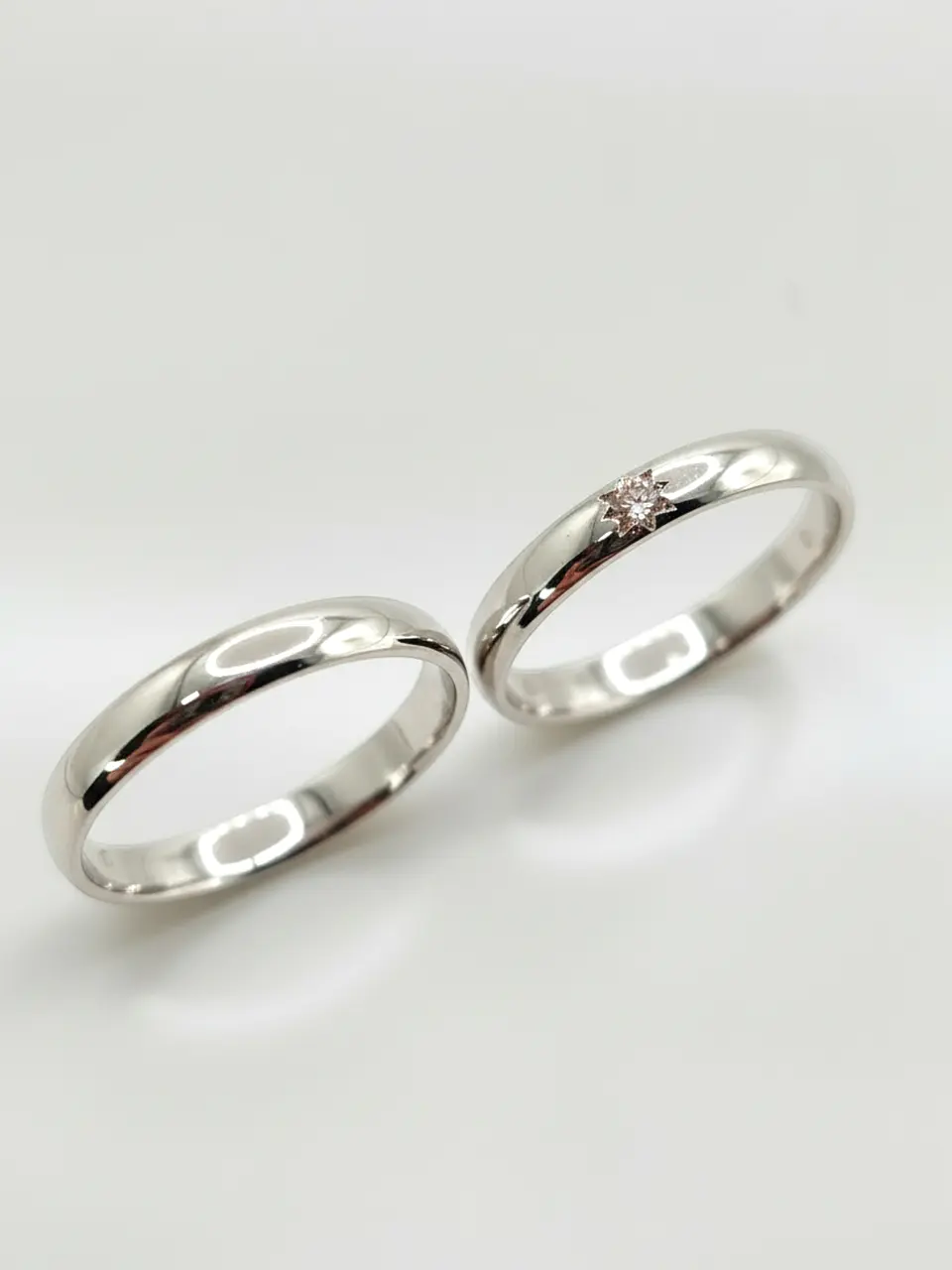 Argollas Nupciales Media Caña Oro Blanco y Circón 3 mm Oro 18k 3