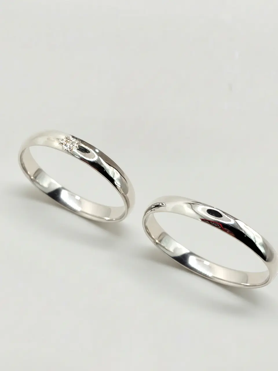 Argollas Nupciales Media Caña Oro Blanco y Circón 3 mm Oro 18k 4