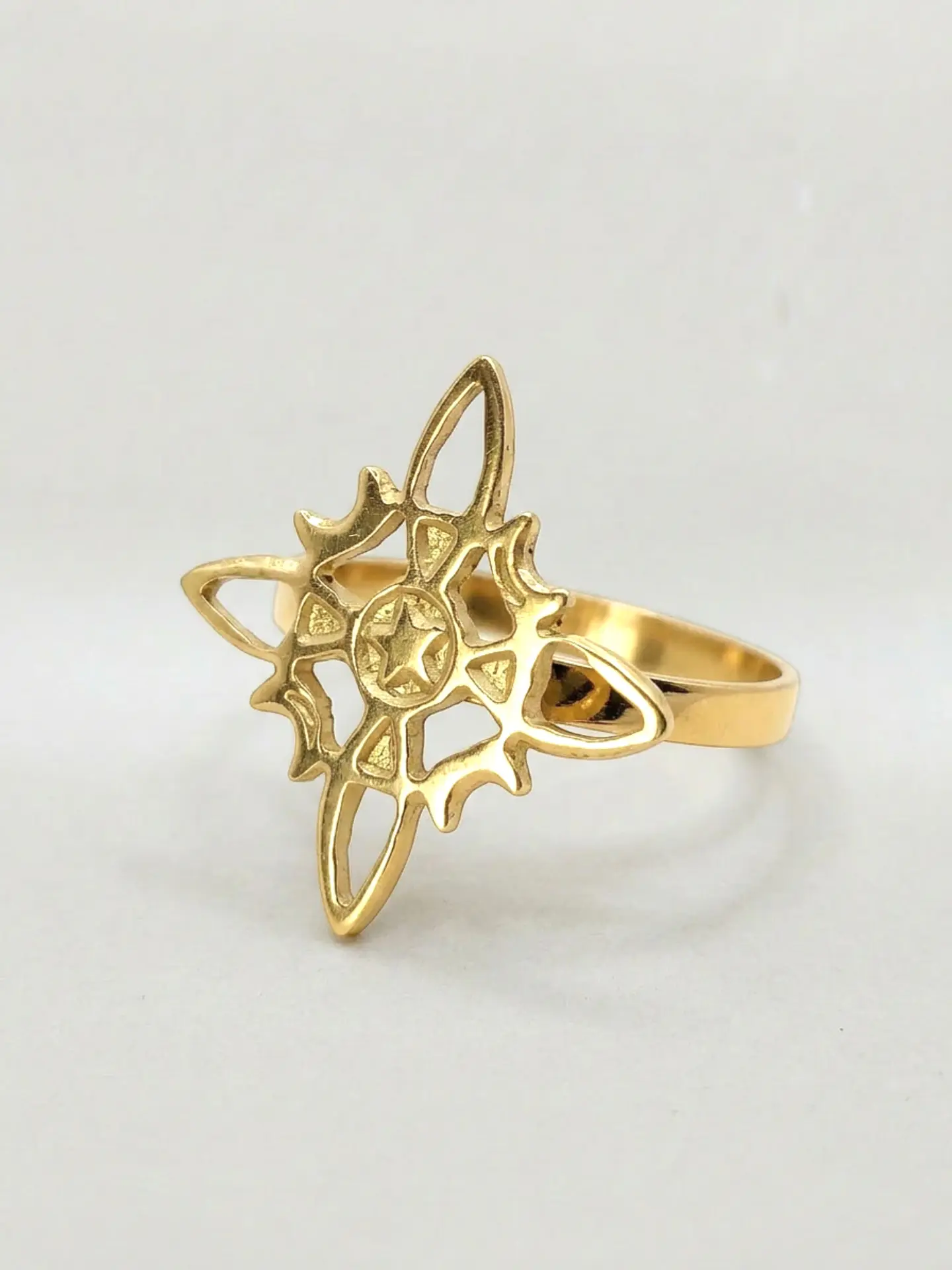 Anillo Amuleto Silueta Nudo de Bruja Oro 18k 3