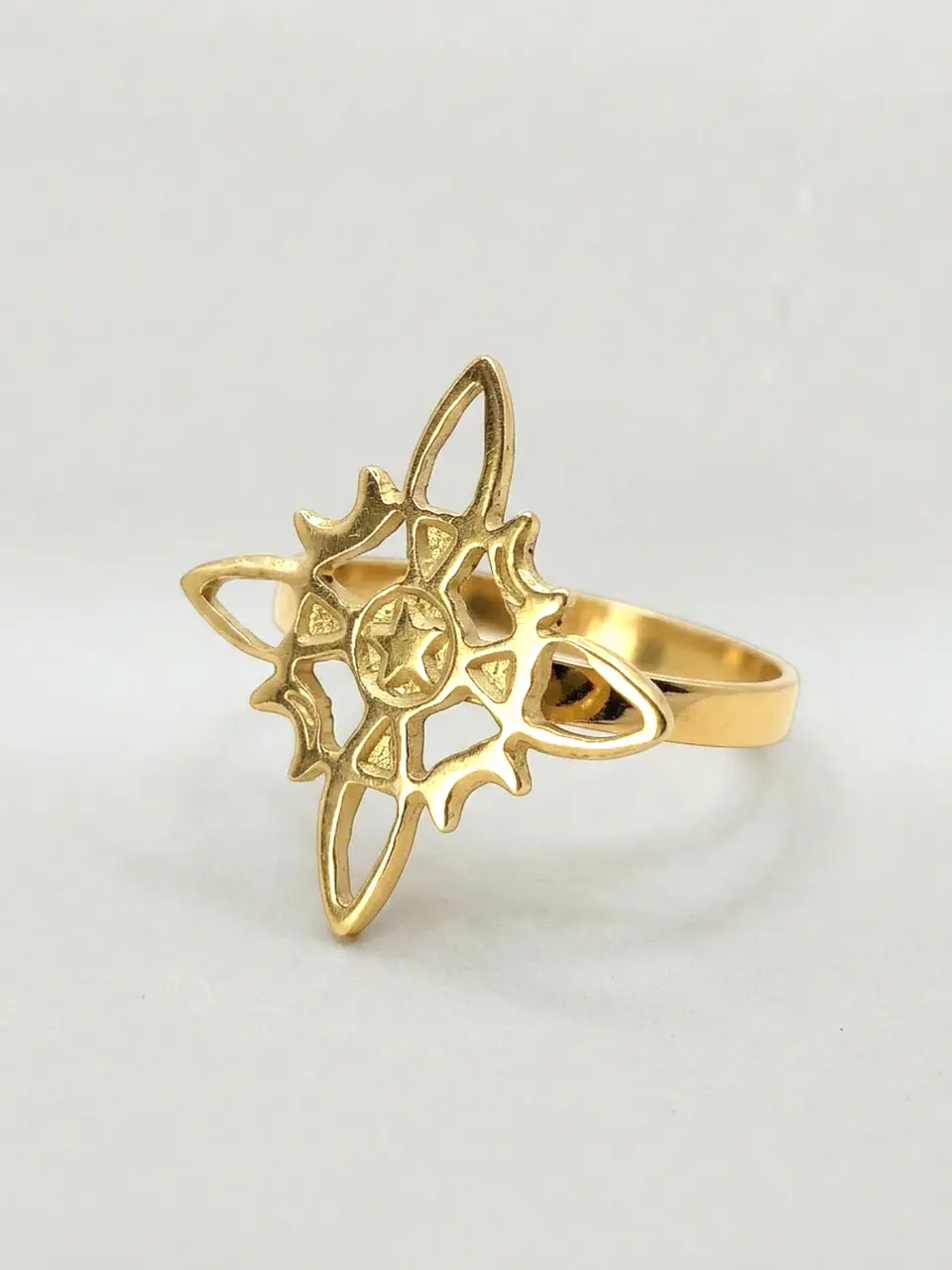 Anillo Amuleto Silueta Nudo de Bruja Oro 18k 3