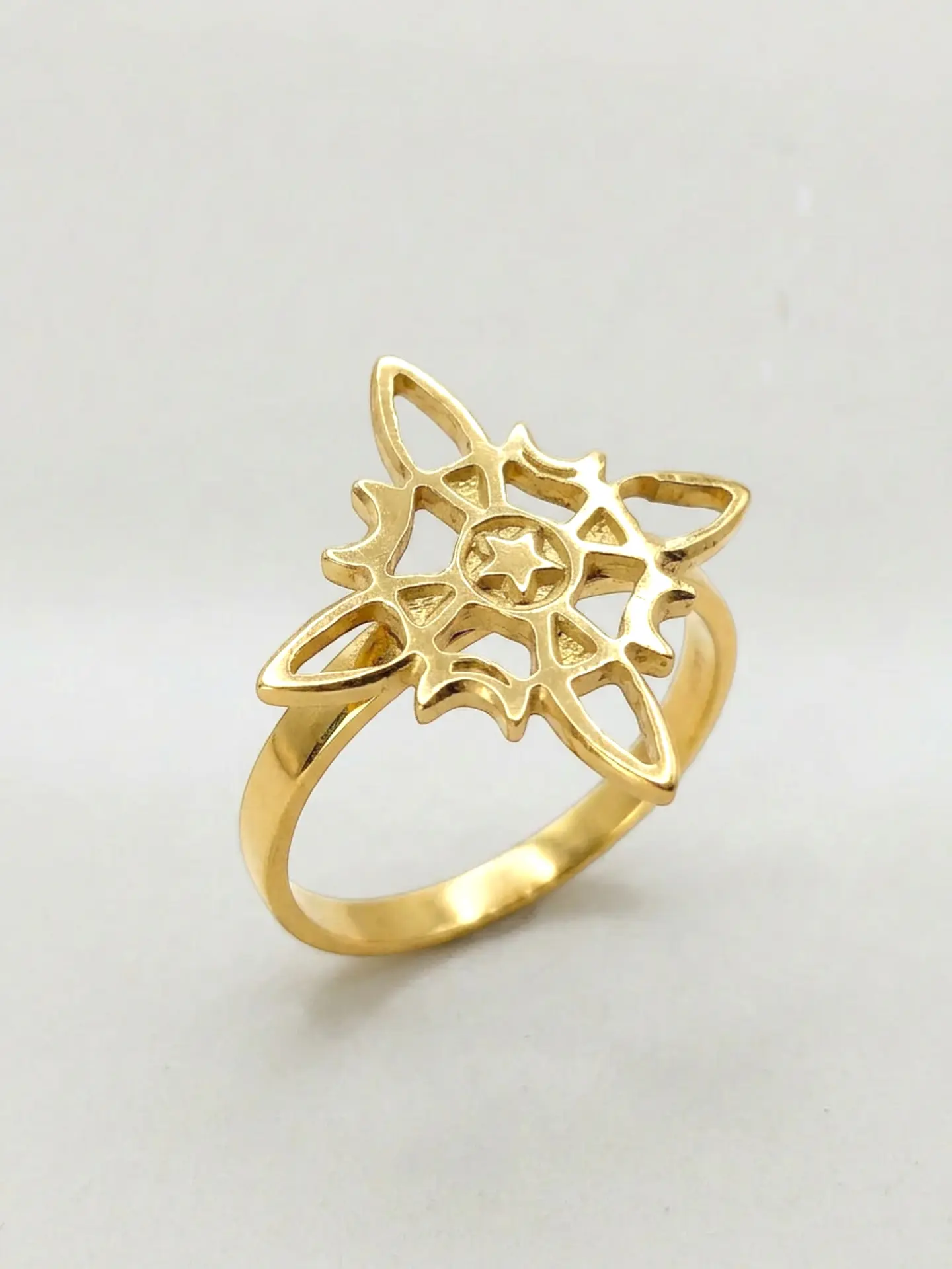 Anillo Amuleto Silueta Nudo de Bruja Oro 18k 4