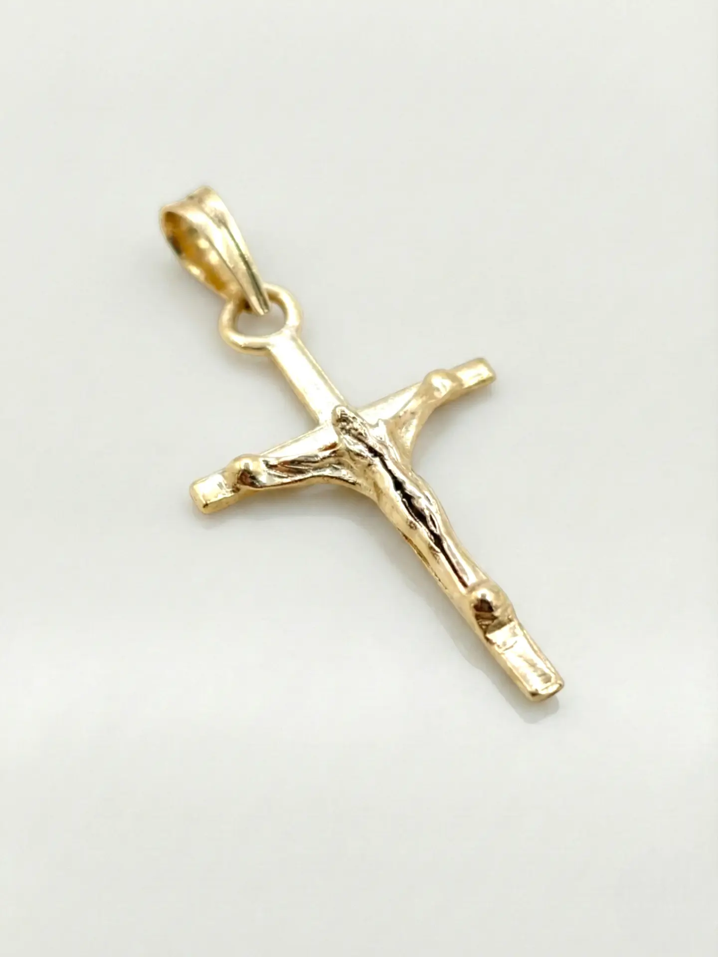 Colgante Cruz de Fe con Cristo Oro 18k 5