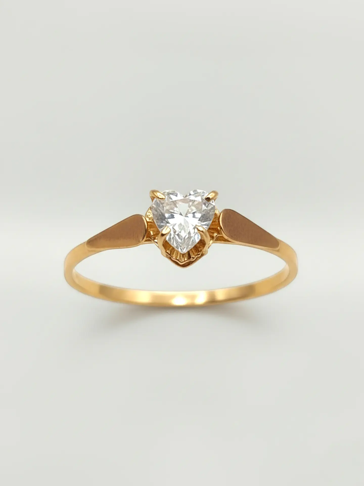 Anillo Chatón Corazón de Circón Esencia Oro 18k 1