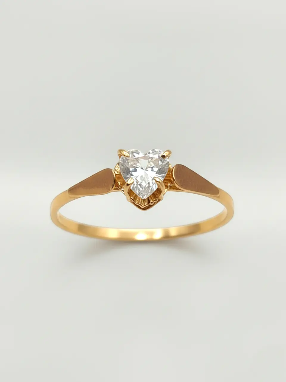 Anillo Chatón Corazón de Circón Esencia Oro 18k 1