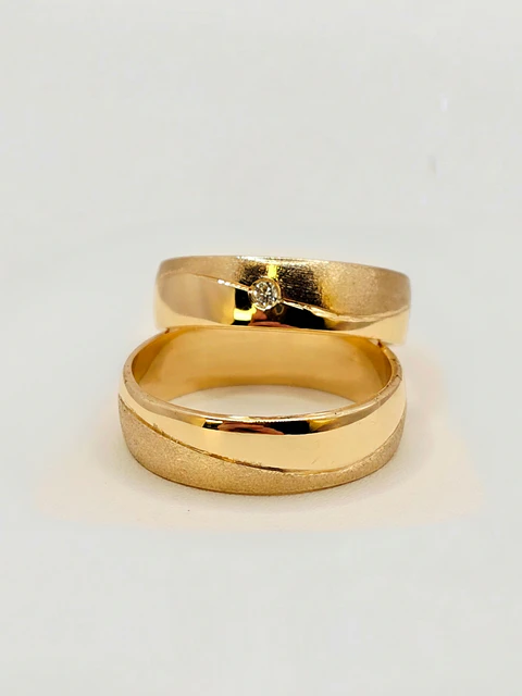 Argollas Matrimonio Satín y Circón 6 mm Oro 18k