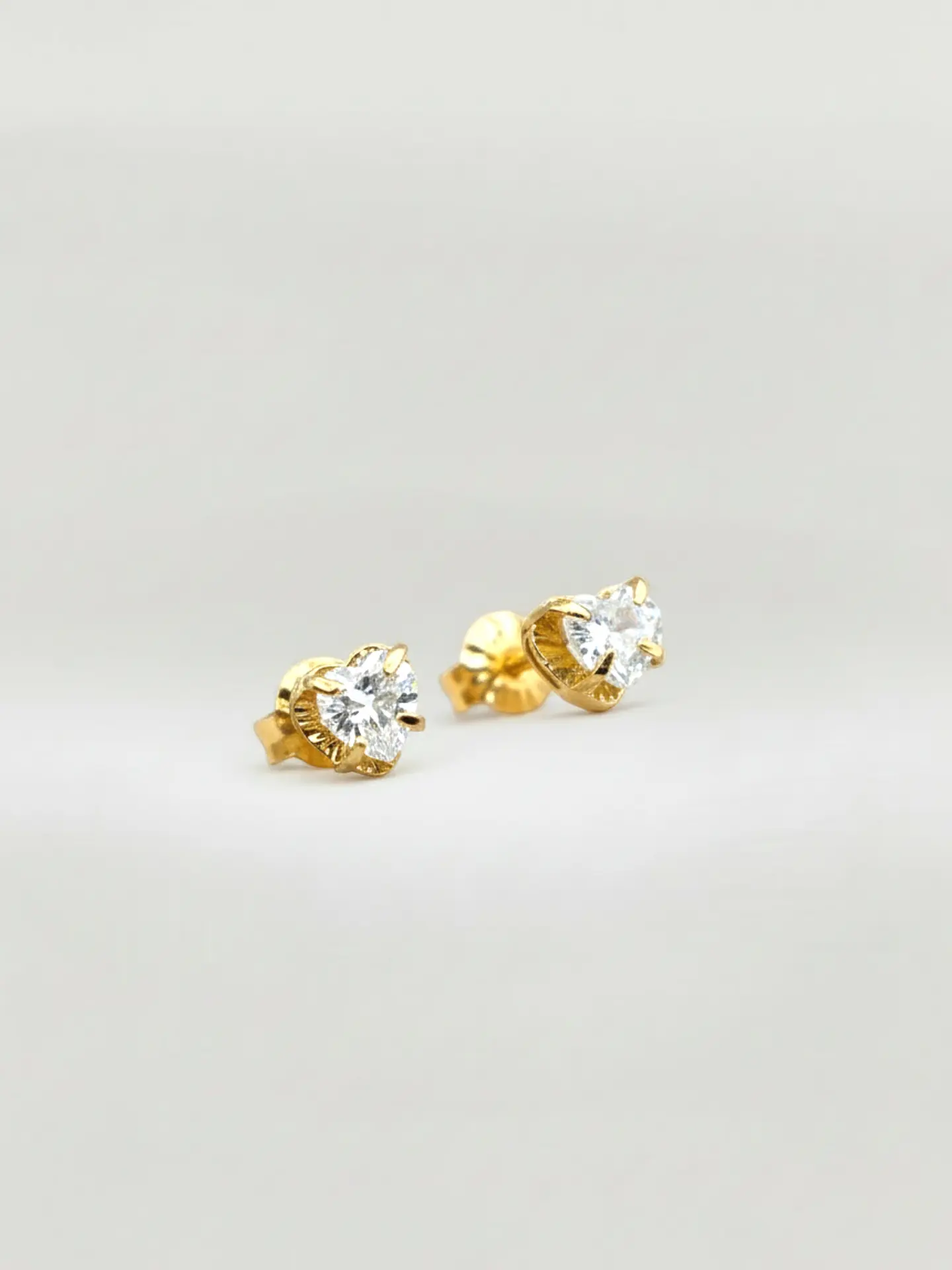 Aros Chatón Corazón de Circón Mediano Oro 18k 4