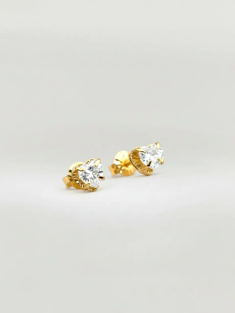 Aros Chatón Corazón de Circón Mediano Oro 18k 4