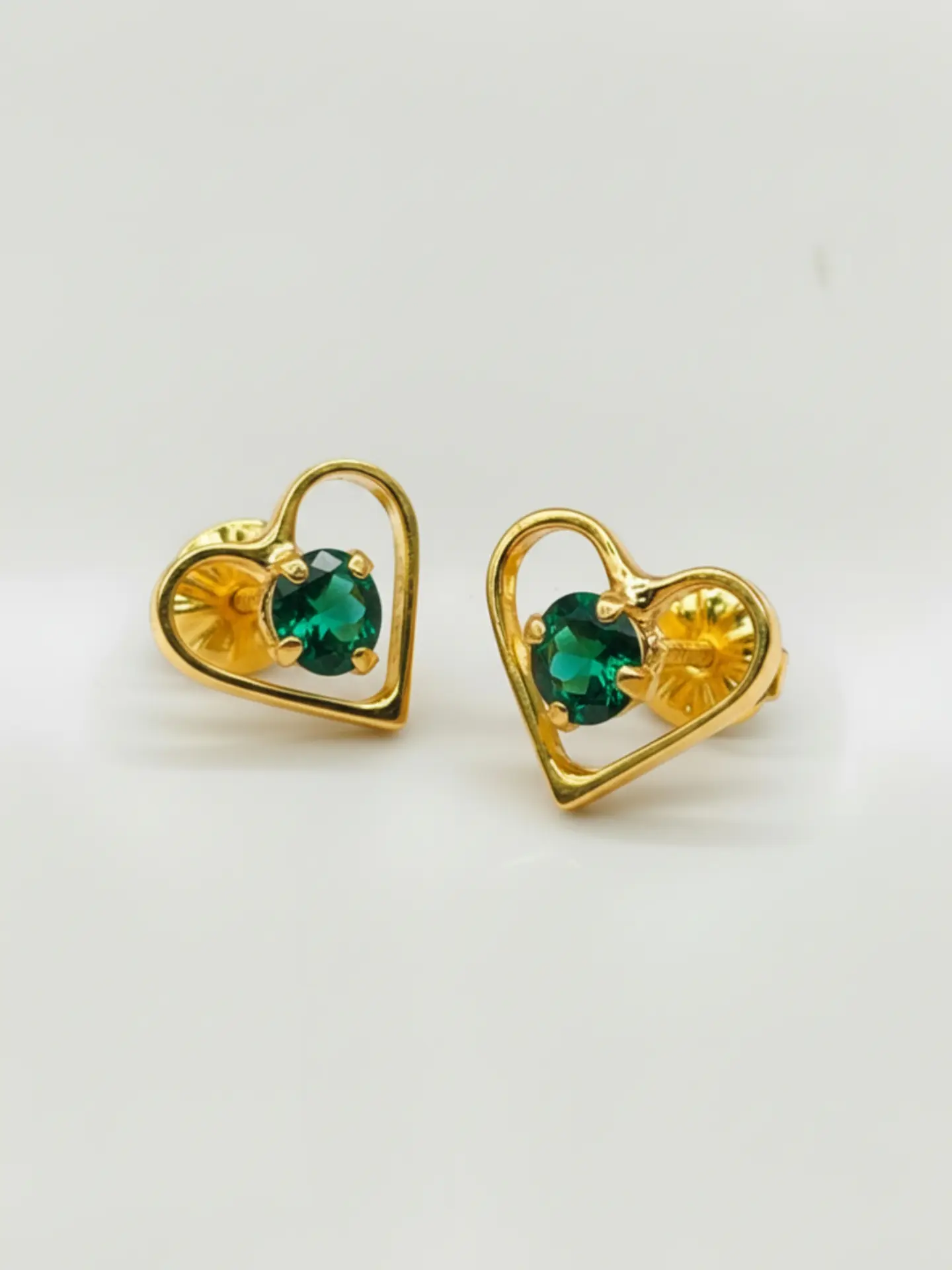 Aros Corazón de Esmeralda Grande Oro 18k 1
