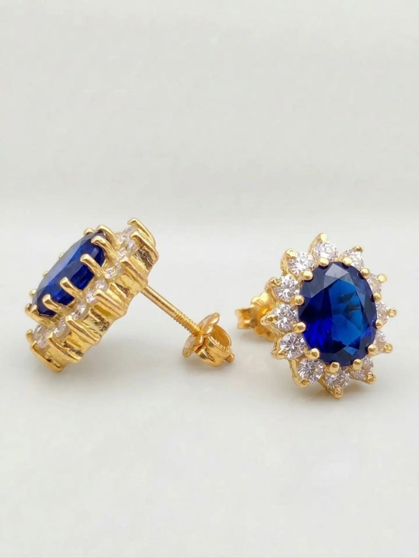 Aros Reina Zafiro Real y Circones Oro 18k 1