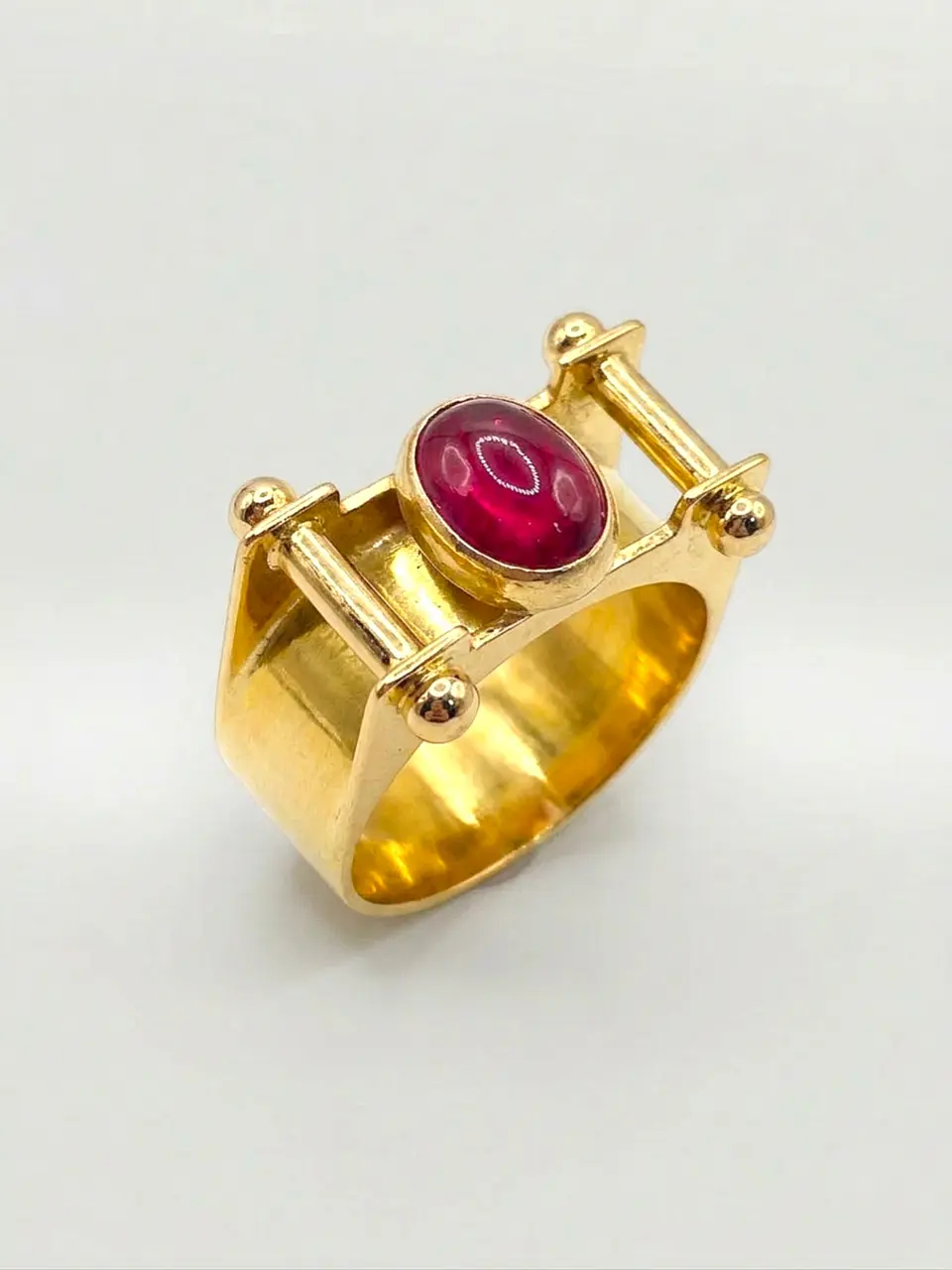 Anillo Reina Charlotte de Rubí Oval Oro 18k 2