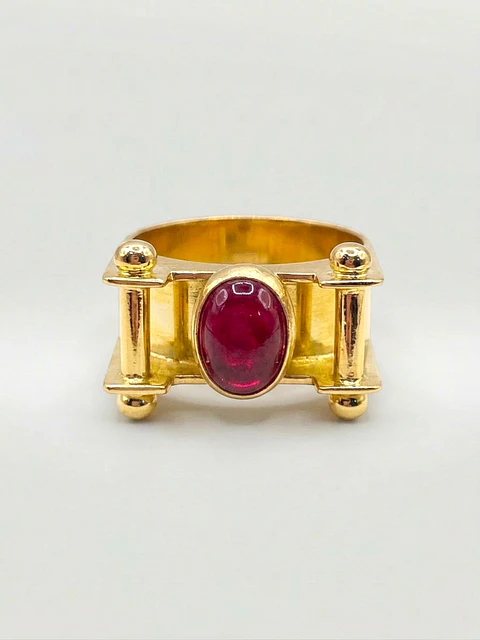Anillo Reina Charlotte de Rubí Oval Oro 18k