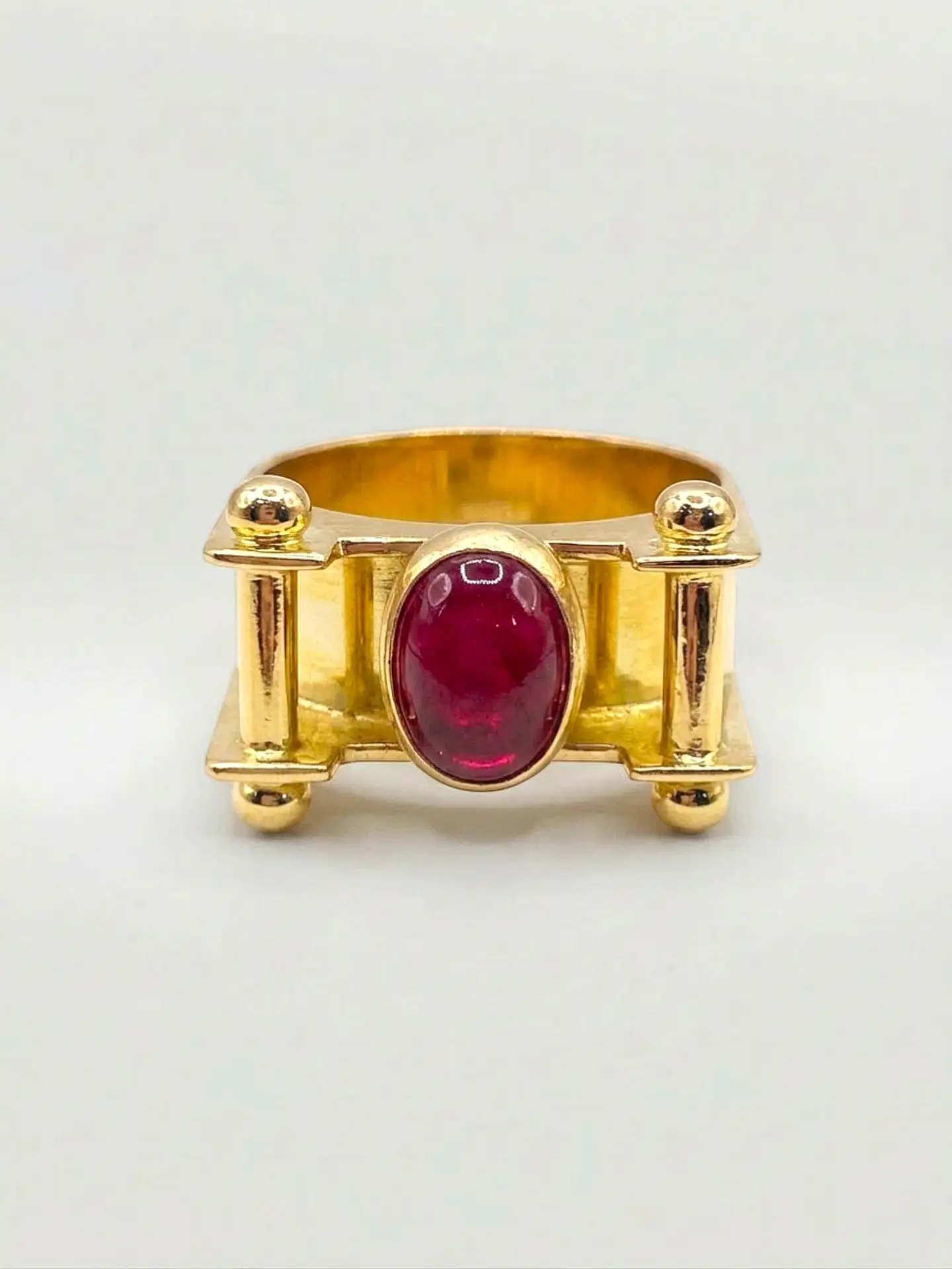 Anillo Reina Charlotte de Rubí Oval Oro 18k 1