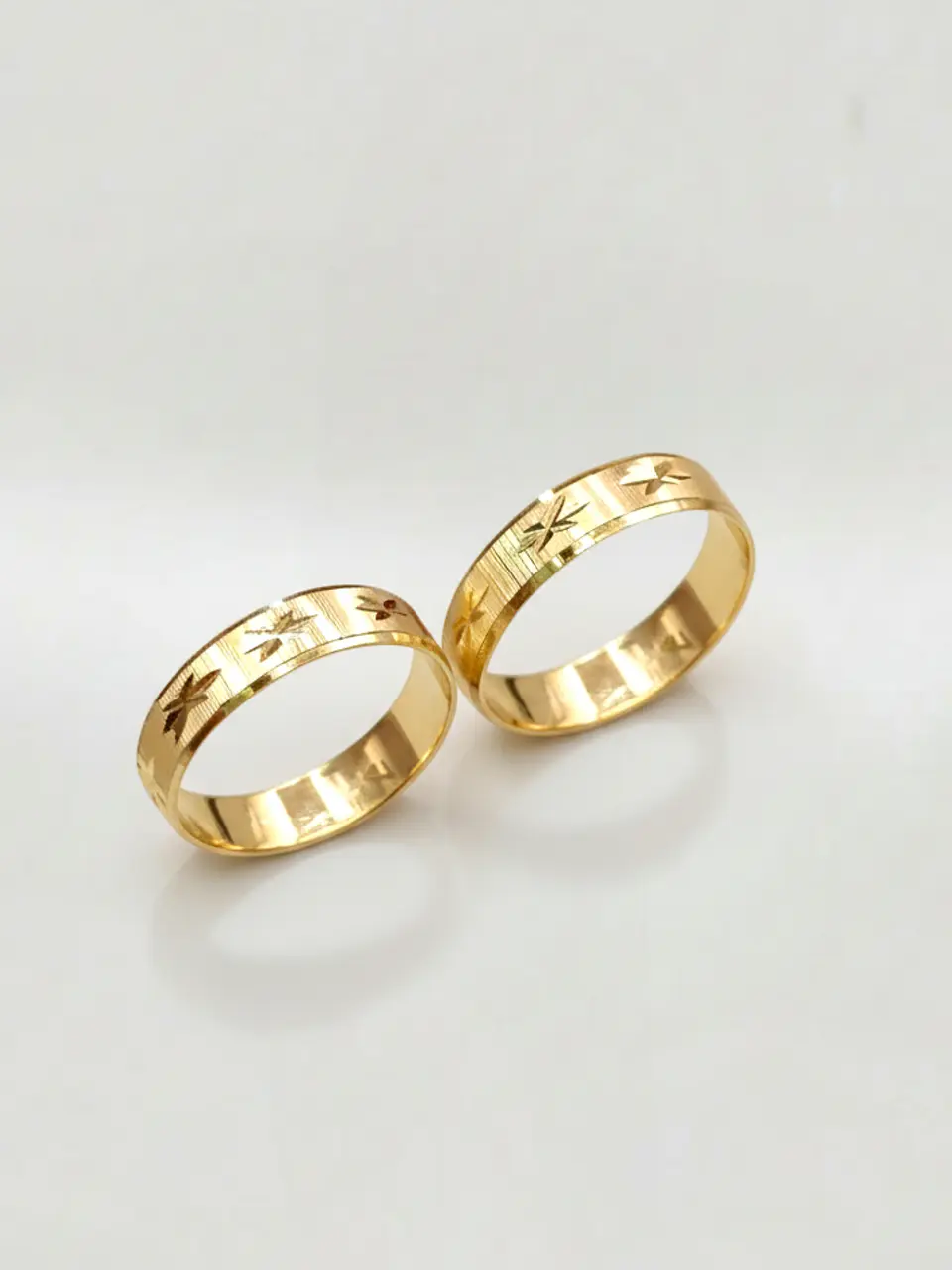 Argollas Destellos de Estrella 4 mm Oro 18k 2