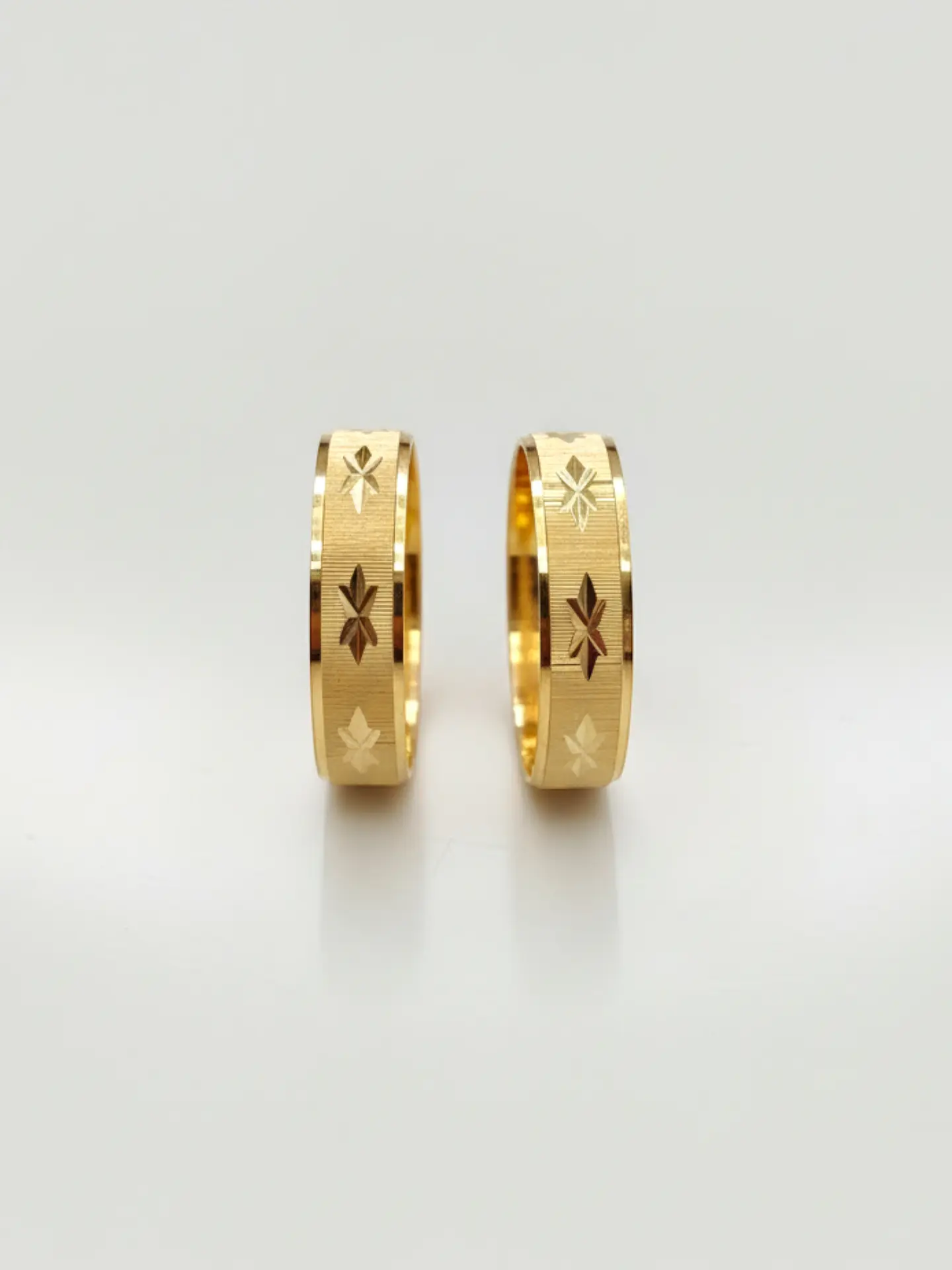 Argollas Destellos de Estrella 4 mm Oro 18k 4