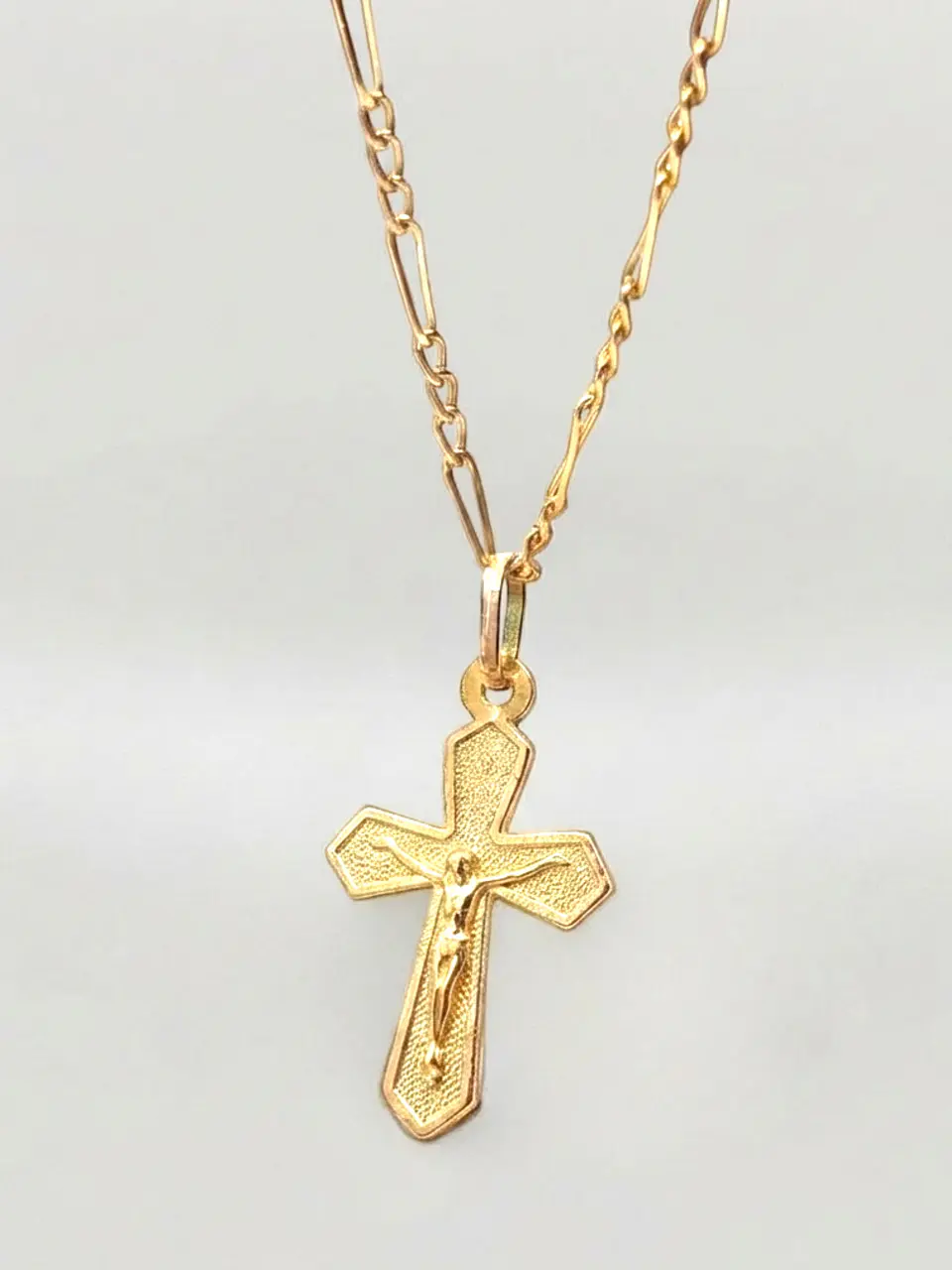 Cadena Cartier Devoción con Cristo Oro 18k 2