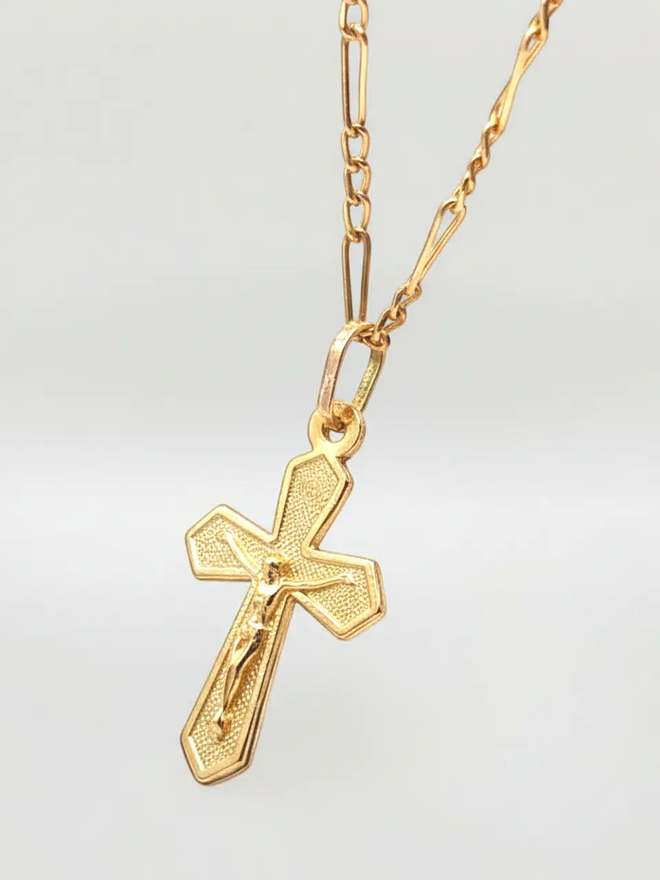 Cadena Cartier Devoción con Cristo Oro 18k 3