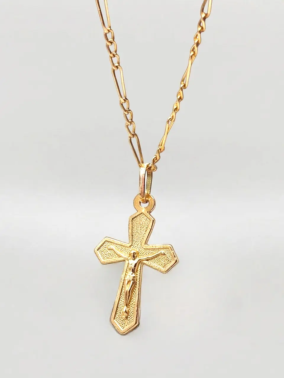 Cadena Cartier Devoción con Cristo Oro 18k 4