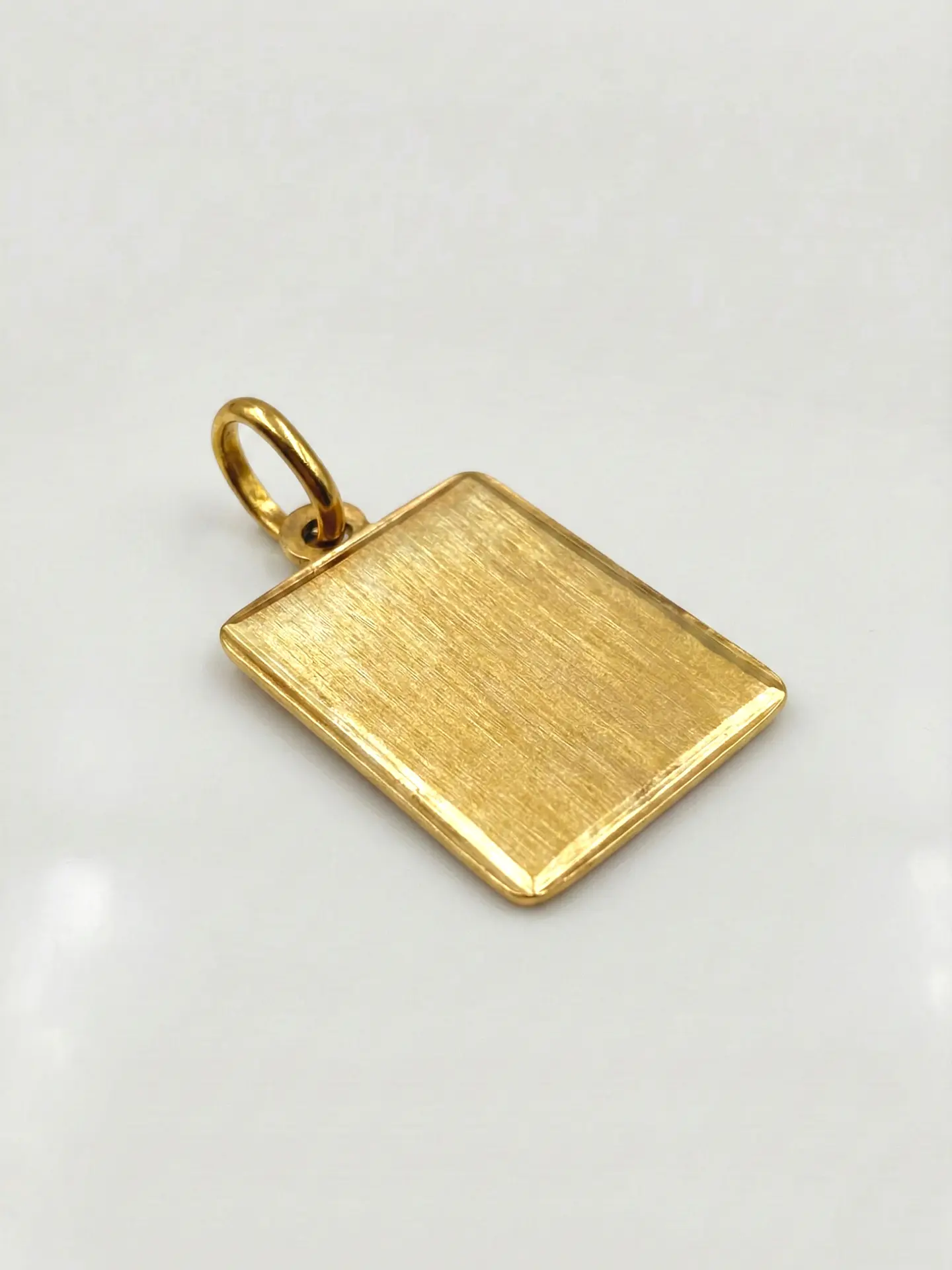 Colgante Placa Satín de Diseño Oro 18k 4