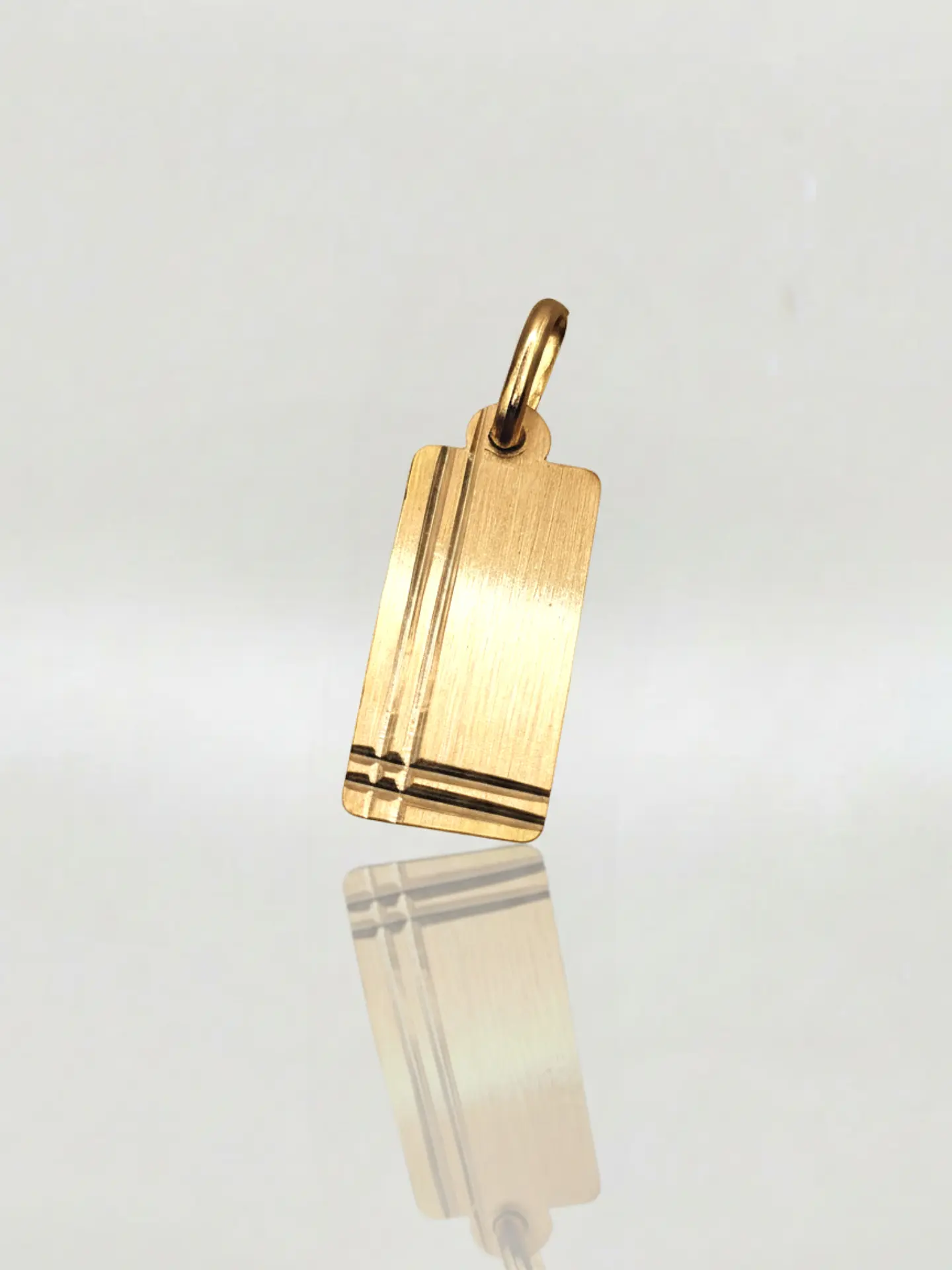 Colgante Placa Vanguardia Rectangular Oro 18k 1