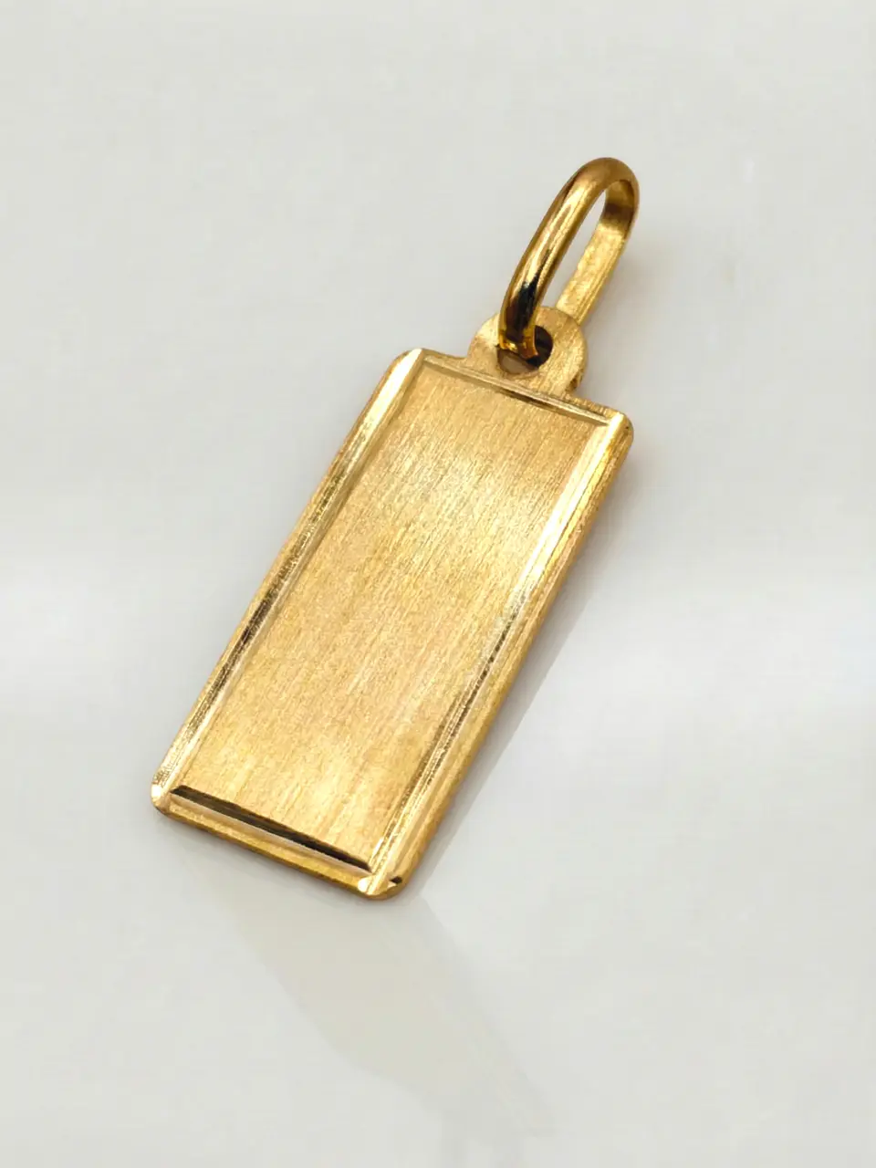 Colgante Placa Vanguardia Bordes Oro 18k 5
