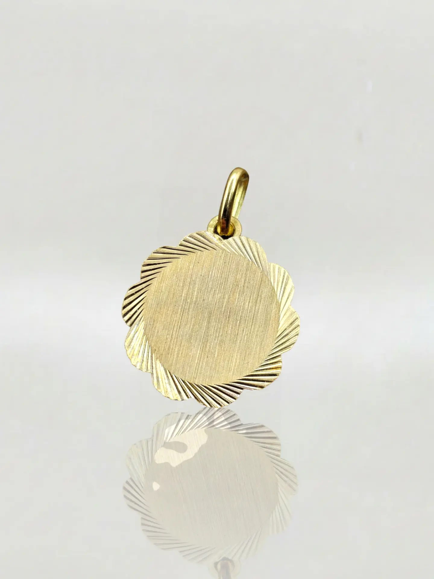 Colgante Disco Flor de Mayo Oro 18k 3