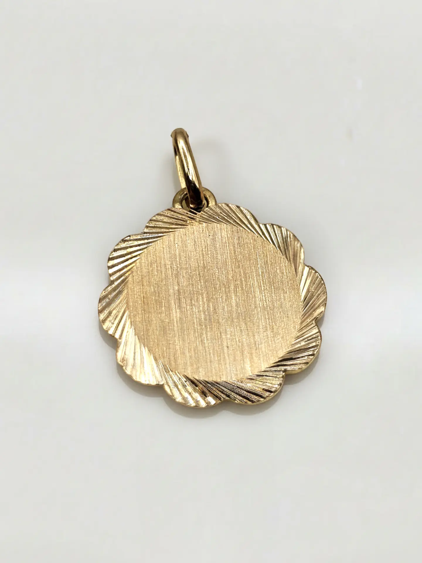 Colgante Disco Flor de Mayo Oro 18k 5