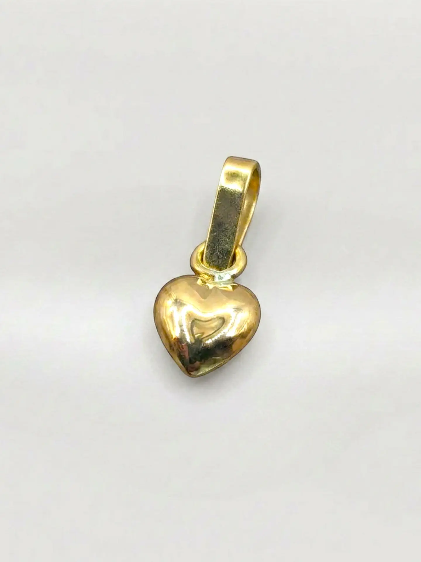 Colgante Corazón en Relieve Amor Puro Oro 18k 2