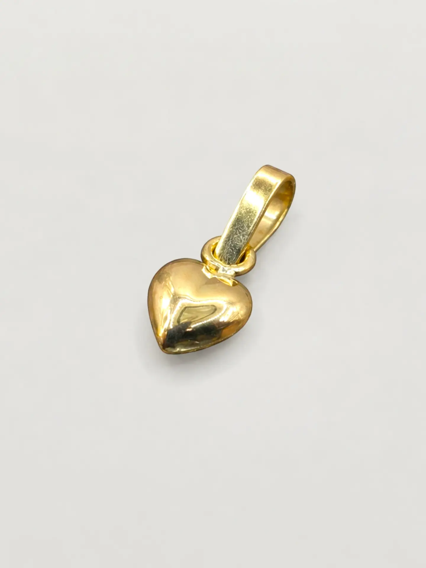 Colgante Corazón en Relieve Amor Puro Oro 18k 4