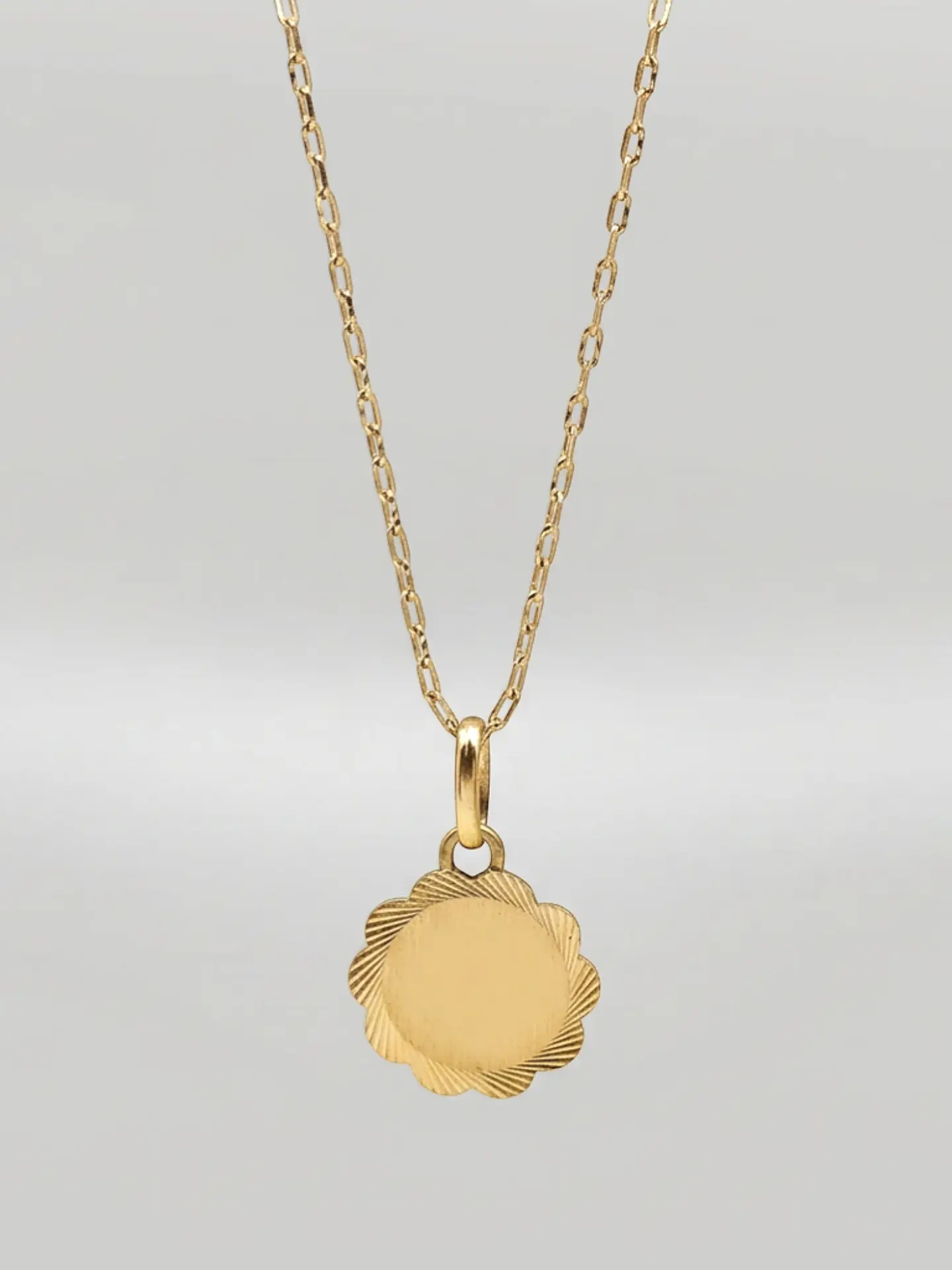 Cadena Disco Flor de Mayo Oro 18k 2