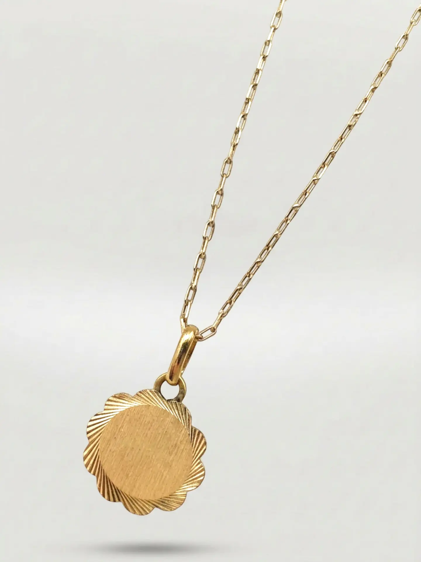 Cadena Disco Flor de Mayo Oro 18k 6