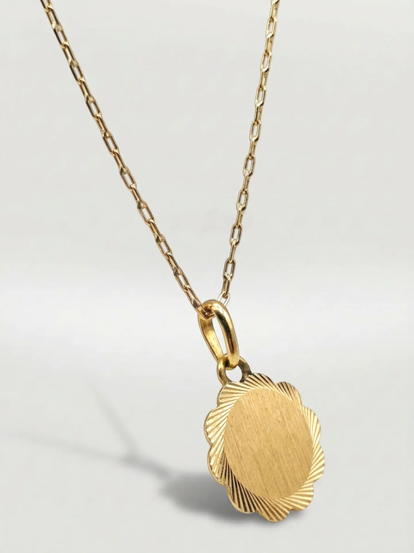 Cadena Disco Flor de Mayo Oro 18k 7