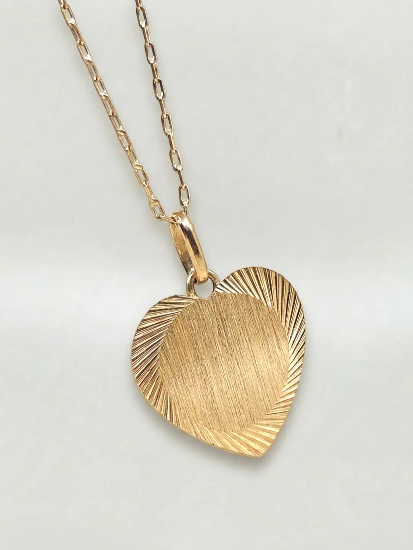 Cadena Corazón Satín Esencia Oro 18k 4