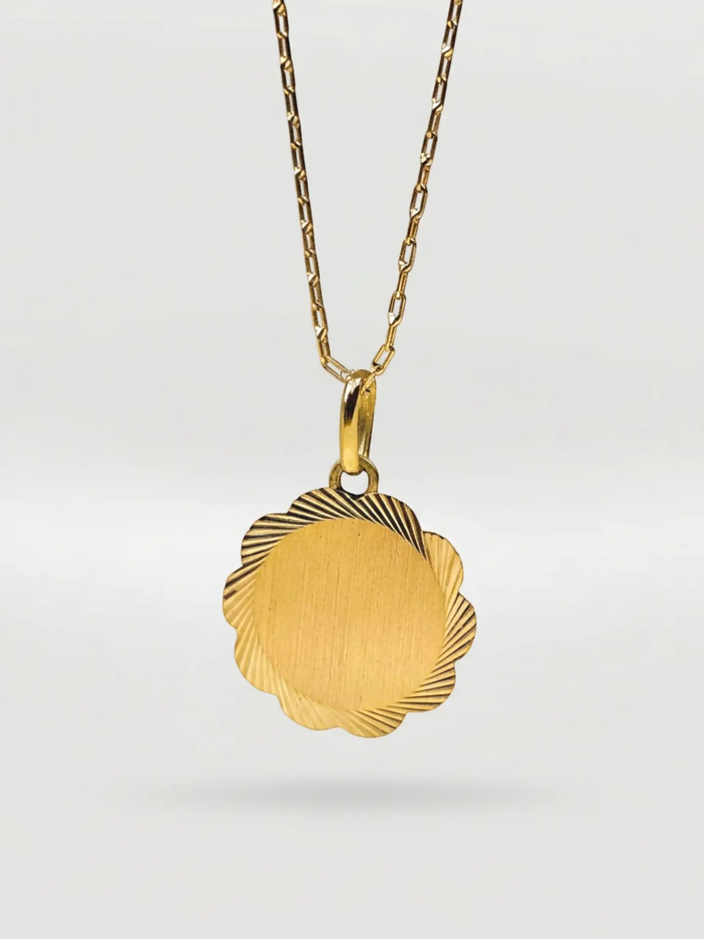 Cadena Disco Flor de Mayo Majestuoso Oro 18k 1